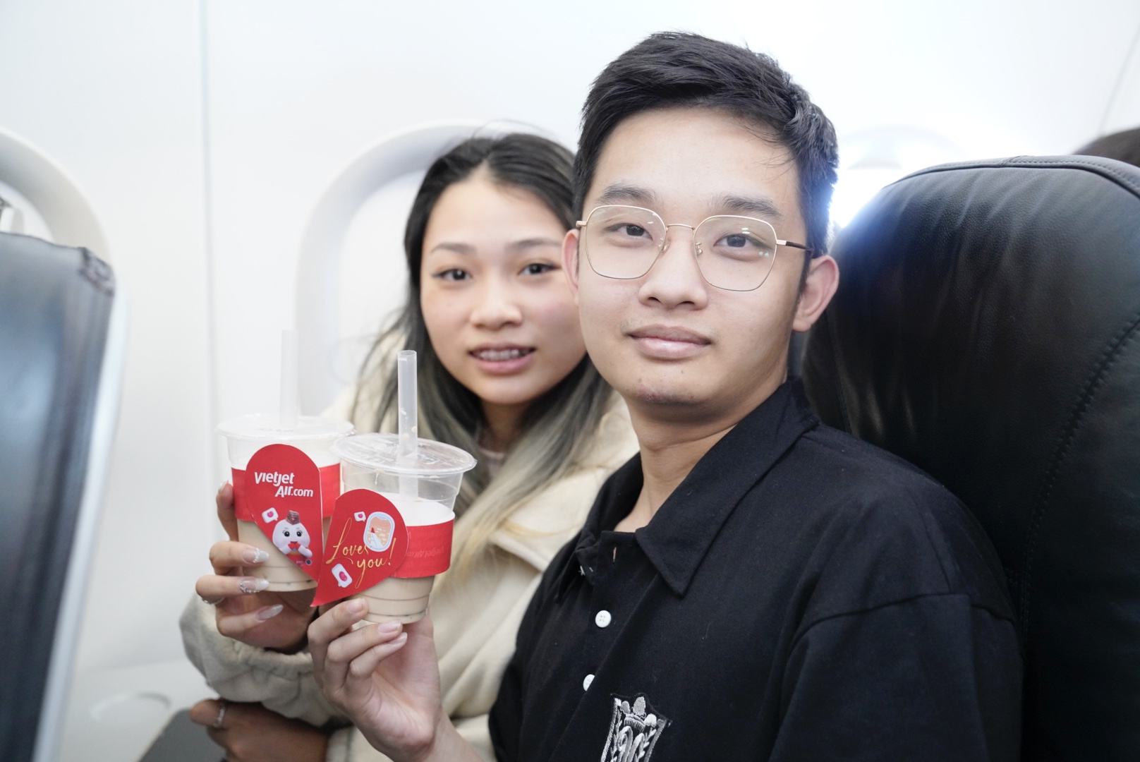 Cụ ông U90 tỏ tình với vợ ngọt ngào trên chuyến bay Vietjet ngày Valentine- Ảnh 6.