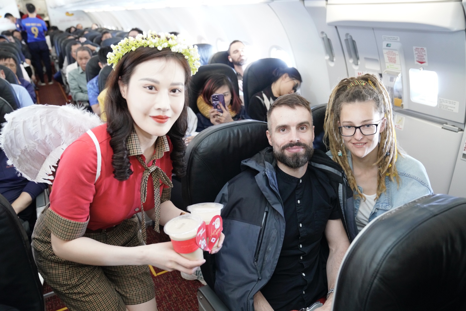 Cụ ông U90 tỏ tình với vợ ngọt ngào trên chuyến bay Vietjet ngày Valentine- Ảnh 9.