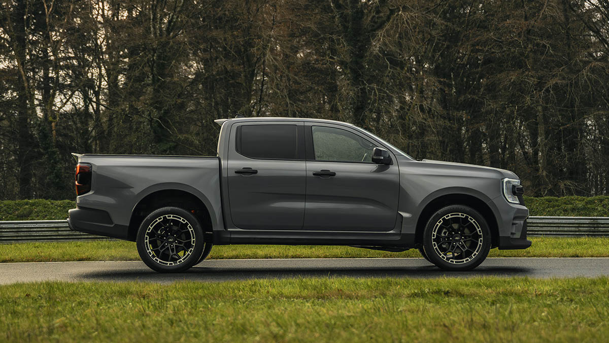 Ford Ranger có thêm phiên bản thể thao, hạ gầm thấp- Ảnh 2. Ford Ranger có thêm phiên bản thể thao, hạ gầm thấp- Ảnh 2.
