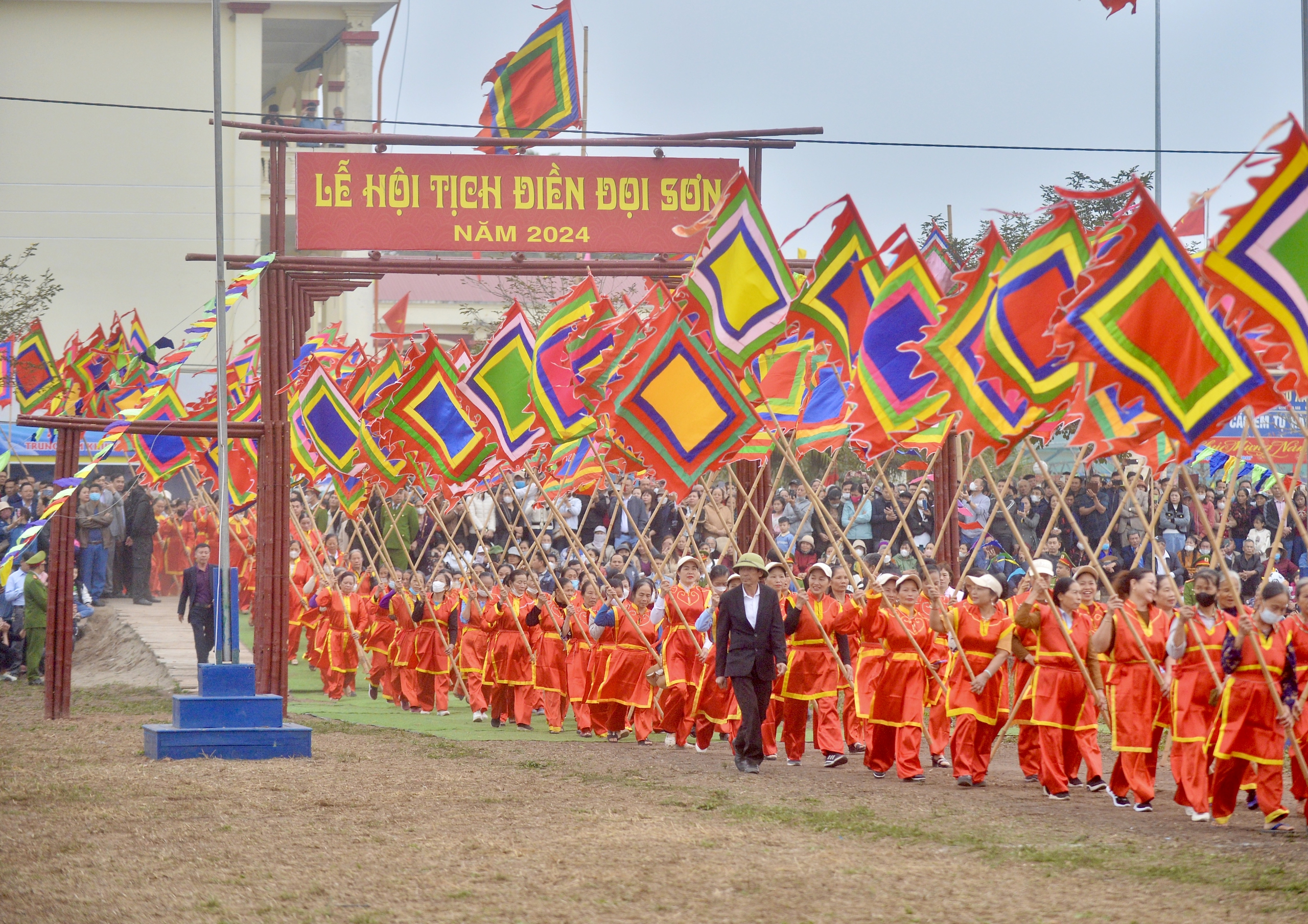 Về Hà Nam xem 'vua đi cày' trong lễ hội Tịch điền- Ảnh 3.