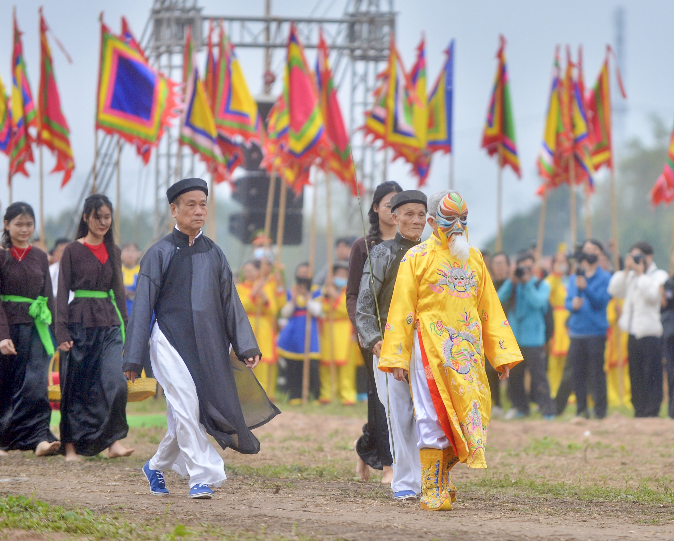 Về Hà Nam xem 'vua đi cày' trong lễ hội Tịch điền- Ảnh 8.