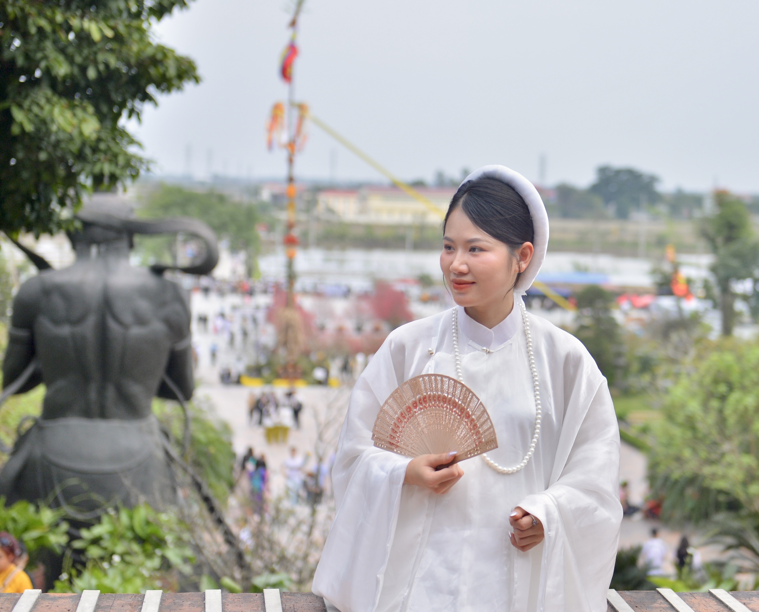 Hỗn loạn cảnh 'xe ôm' tranh giành, chèo kéo khách tại chùa nghìn tuổi ở Hà Nam- Ảnh 11.