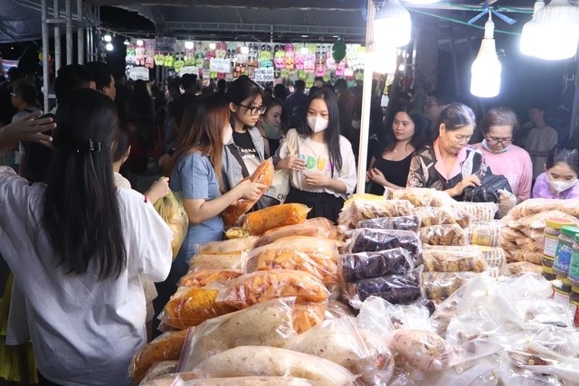 ‘Hết tết là hết tiền’, nhiều người kết thúc kỳ nghỉ tết sớm quay lại làm việc- Ảnh 1.