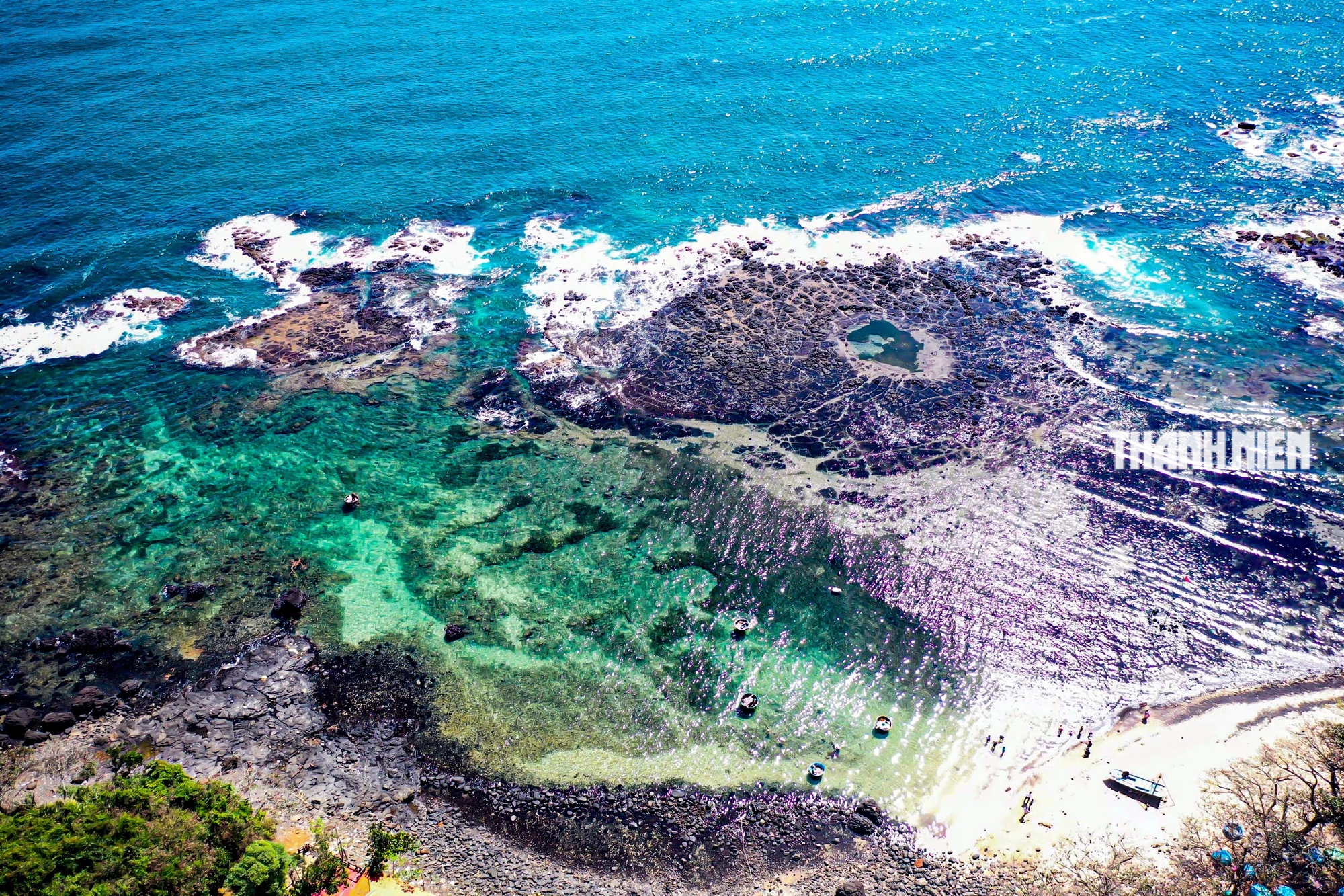 Vẻ đẹp kỳ bí của miệng núi lửa triệu năm bên bờ biển Quảng Ngãi- Ảnh 5.