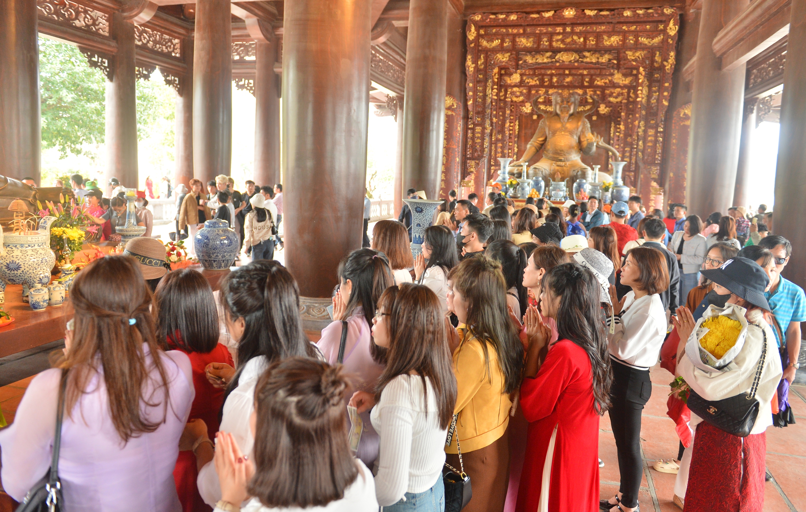 'Biển' người chen chân du xuân tại ngôi chùa lớn nhất thế giới- Ảnh 13.