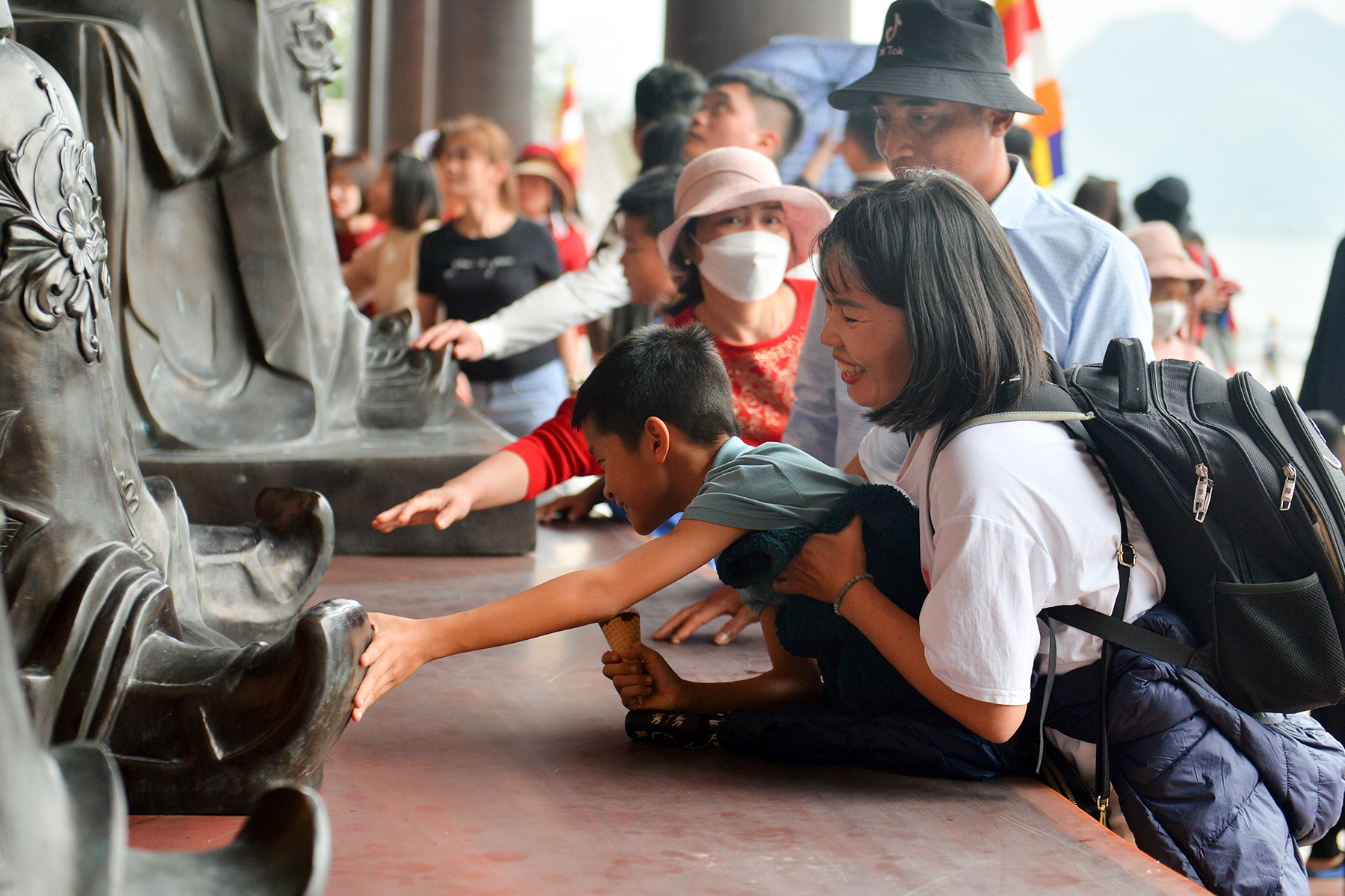 'Biển' người chen chân du xuân tại ngôi chùa lớn nhất thế giới- Ảnh 11.