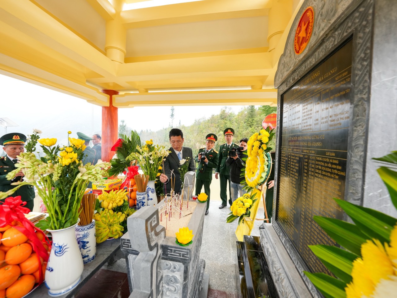 Xúc động giây phút khánh thành Nhà bia ghi danh 33 liệt sĩ Đồng Văn- Ảnh 4.