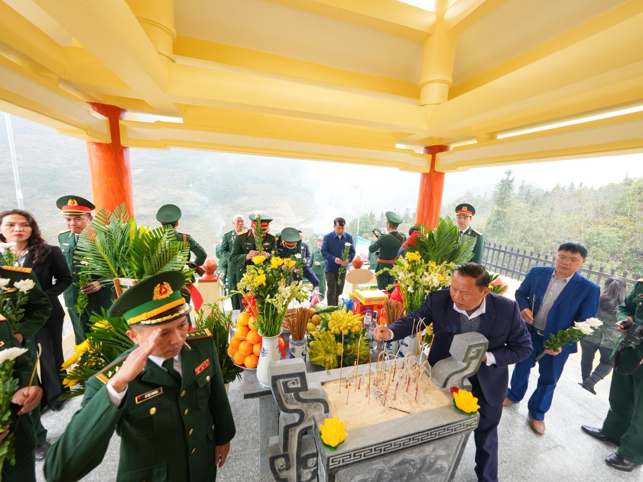 Xúc động giây phút khánh thành Nhà bia ghi danh 33 liệt sĩ Đồng Văn- Ảnh 7.