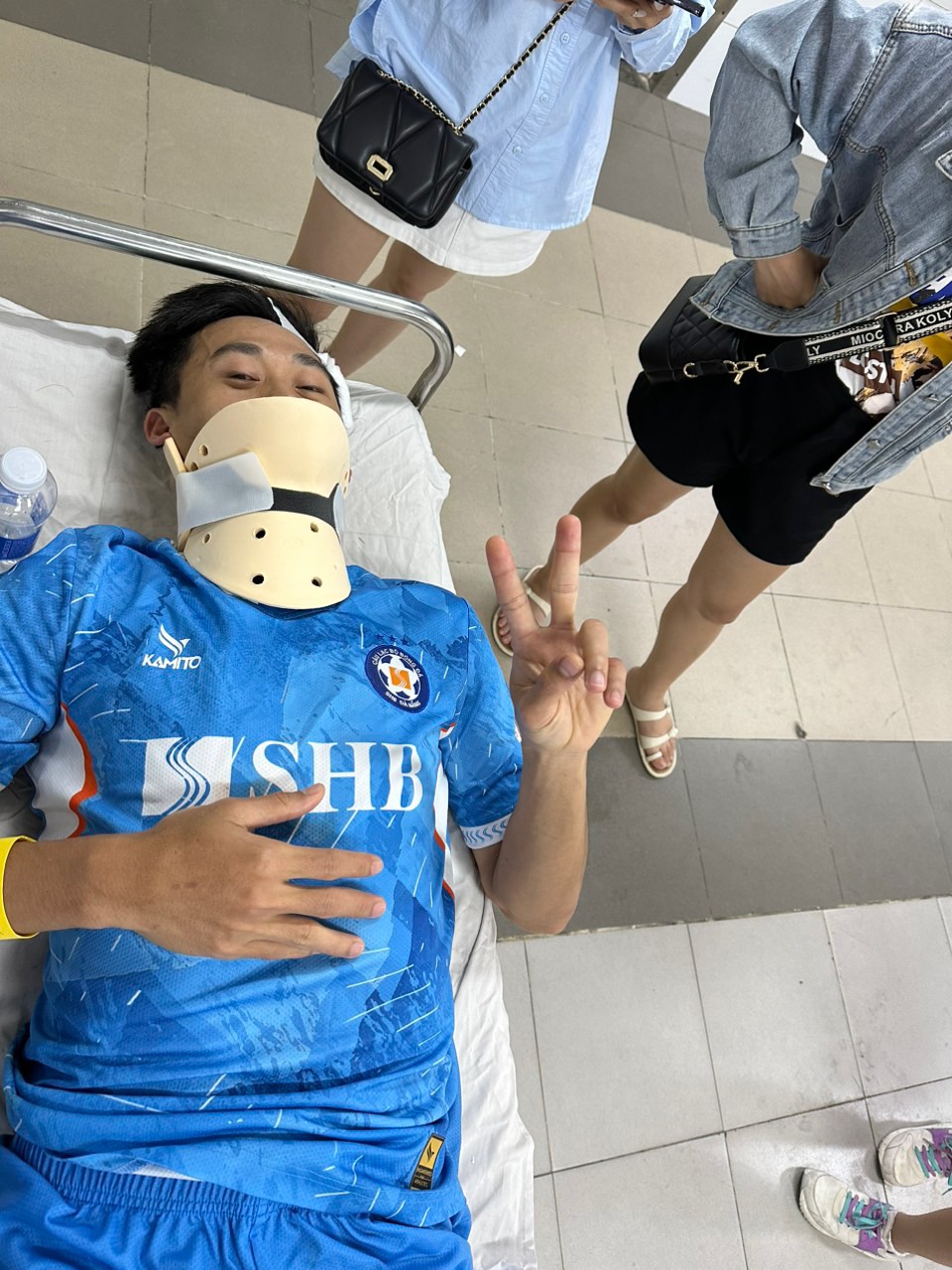 Hà Minh Tuấn bị chấn động não trên sân Hòa Xuân, không nguy hiểm tính mạng
- Ảnh 11.