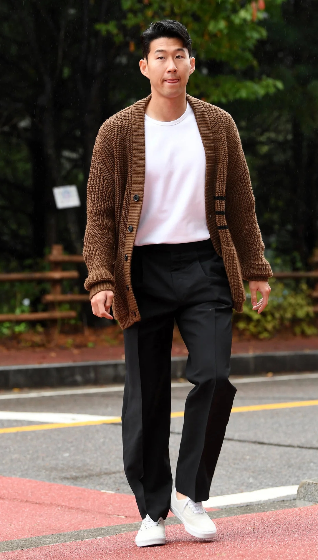 Bất hòa với đàn em, Son Heung-min vẫn là con cưng của Calvin Klein, Burberry- Ảnh 15.