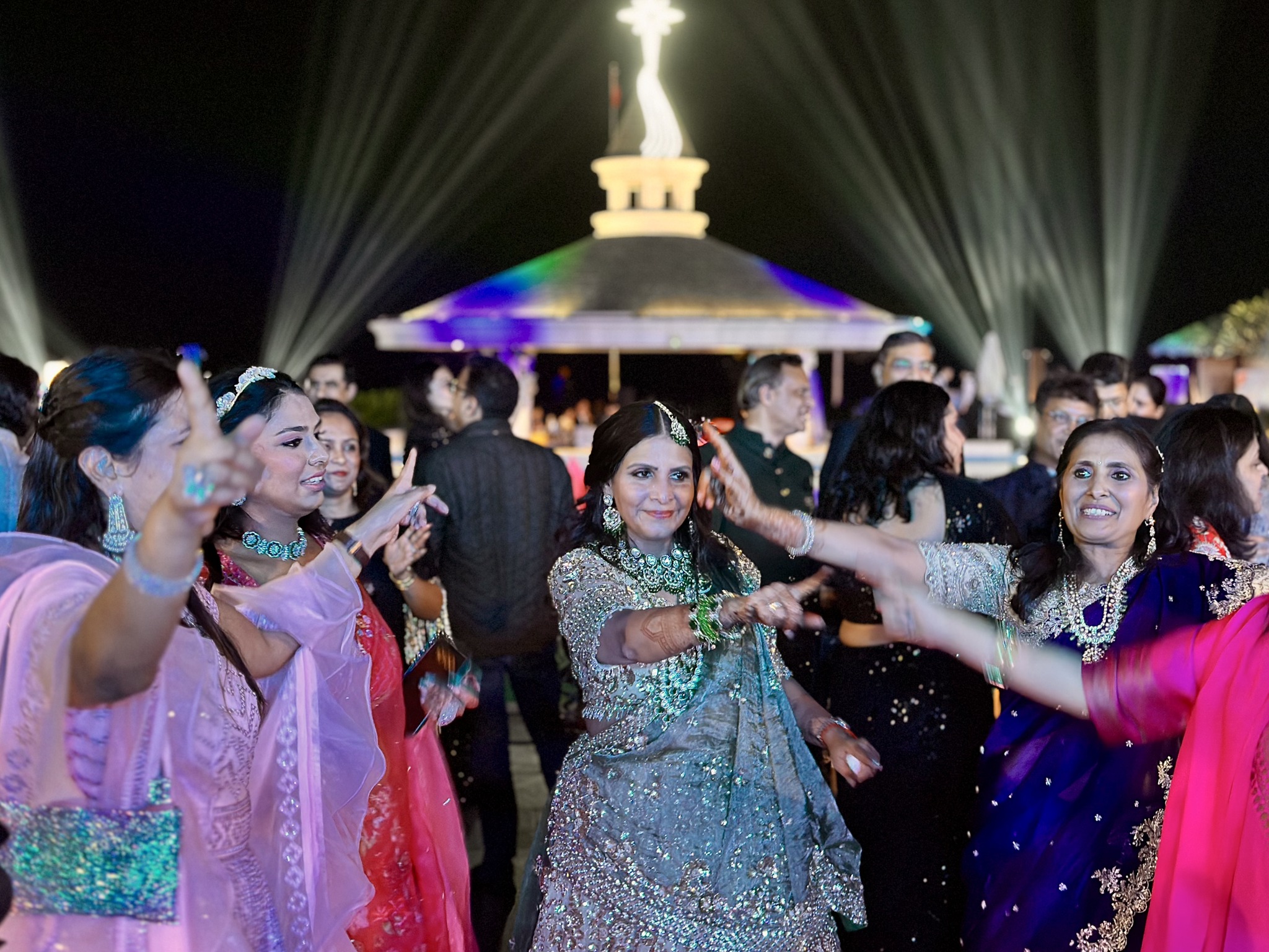 Tỉ phú Ấn Độ bao trọn resort tổ chức đám cưới lộng lẫy trên vịnh Hạ Long
- Ảnh 6.