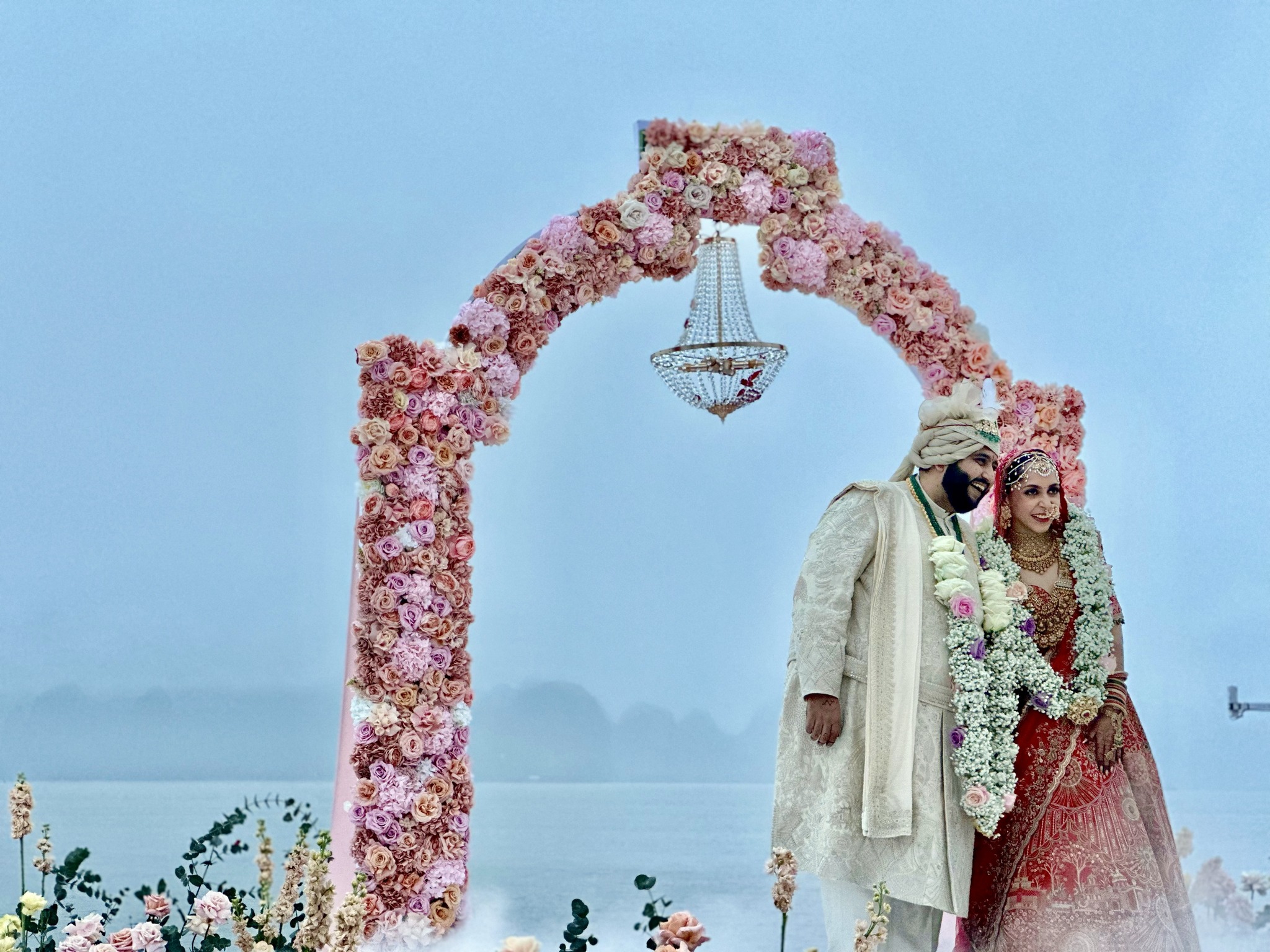 Tỉ phú Ấn Độ bao trọn resort tổ chức đám cưới lộng lẫy trên vịnh Hạ Long
- Ảnh 7.