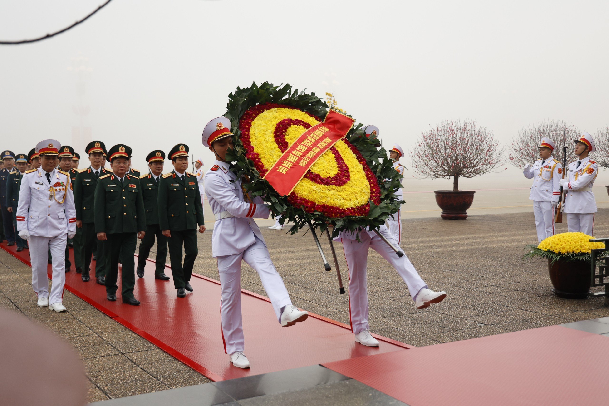 Lãnh đạo Đảng, Nhà nước vào Lăng viếng Chủ tịch Hồ Chí Minh- Ảnh 3.