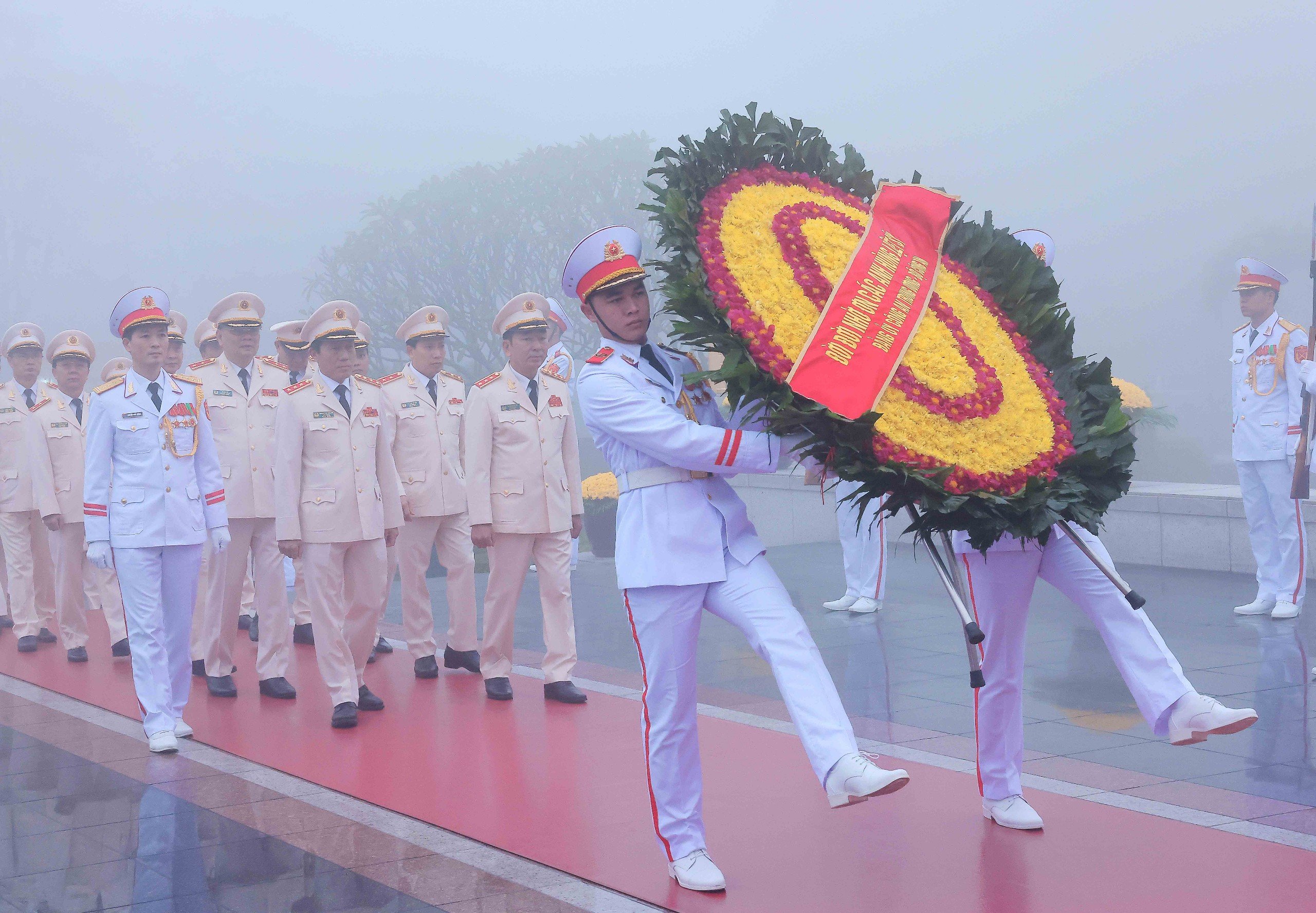 Lãnh đạo Đảng, Nhà nước vào Lăng viếng Chủ tịch Hồ Chí Minh- Ảnh 10.