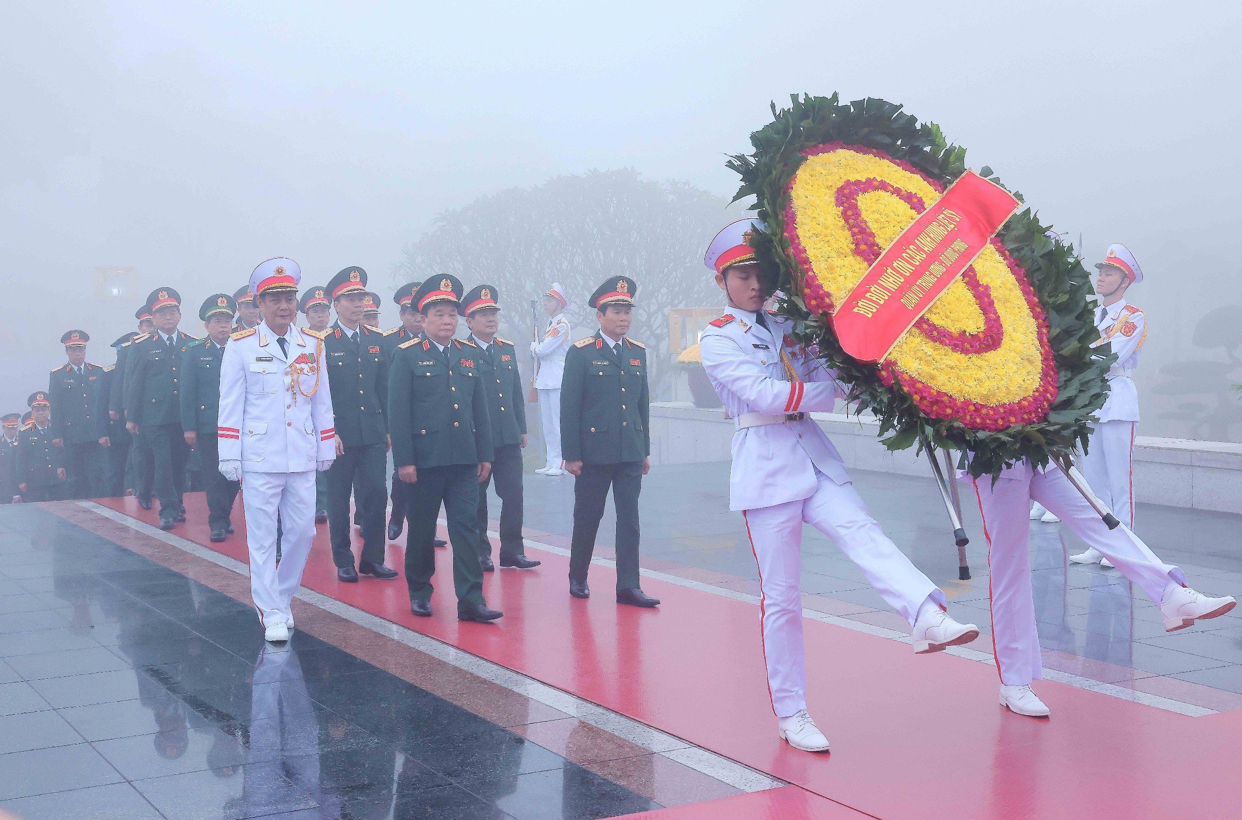 Lãnh đạo Đảng, Nhà nước vào Lăng viếng Chủ tịch Hồ Chí Minh- Ảnh 11.