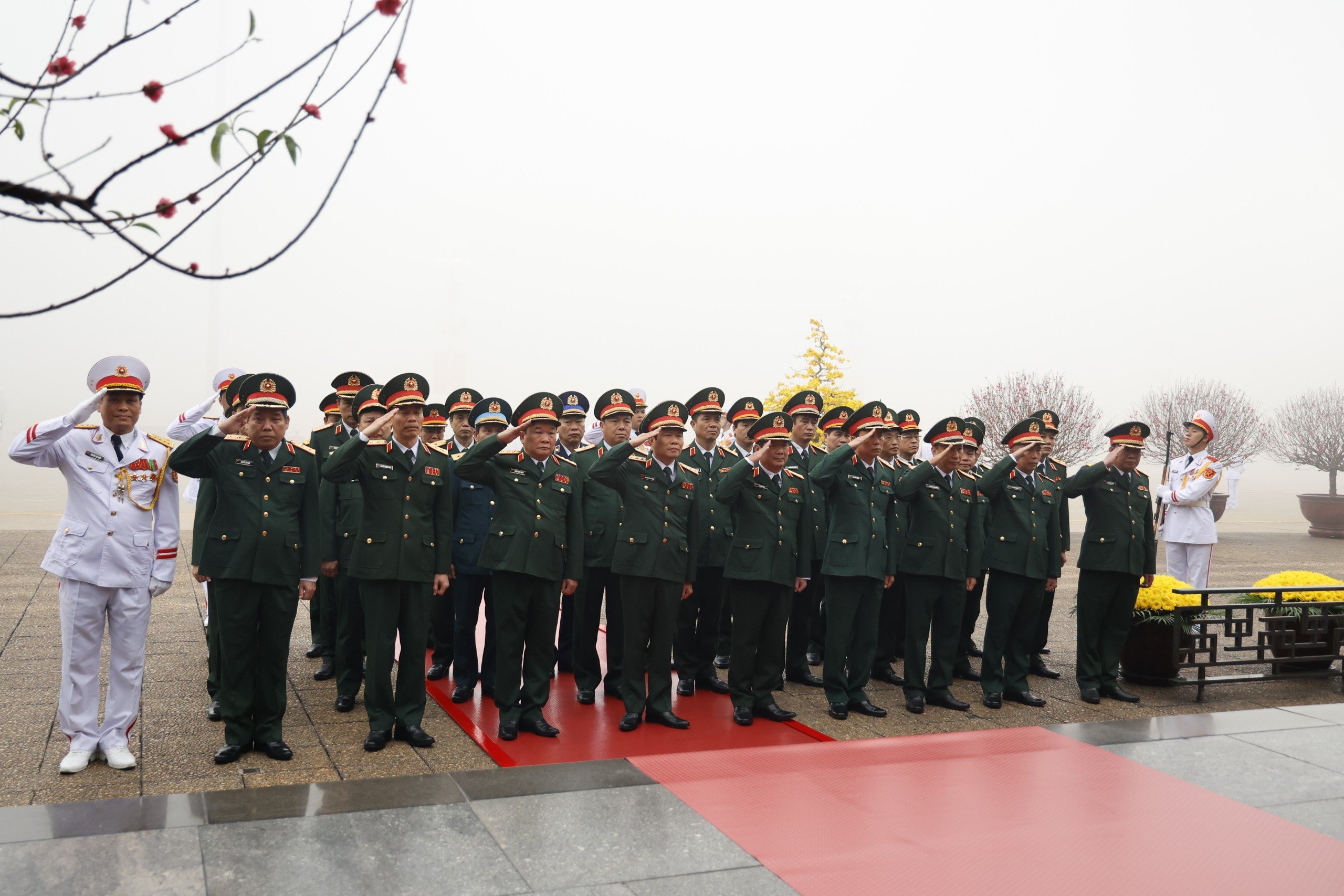 Lãnh đạo Đảng, Nhà nước vào Lăng viếng Chủ tịch Hồ Chí Minh- Ảnh 4. Lãnh đạo Đảng, Nhà nước vào Lăng viếng Chủ tịch Hồ Chí Minh- Ảnh 4.