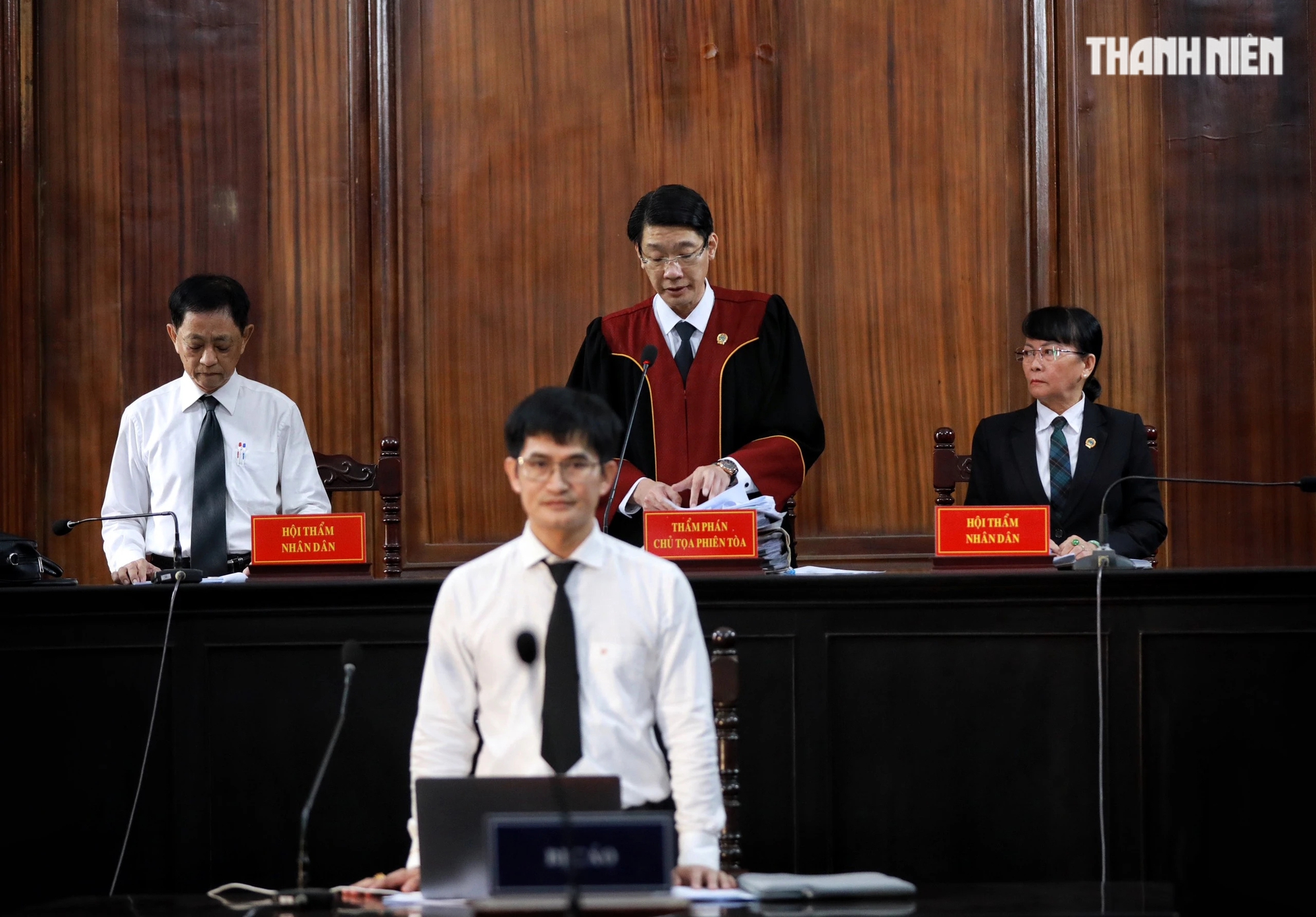 Người mẫu Ngọc Trinh từ chối một luật sư tại phiên tòa- Ảnh 2.
