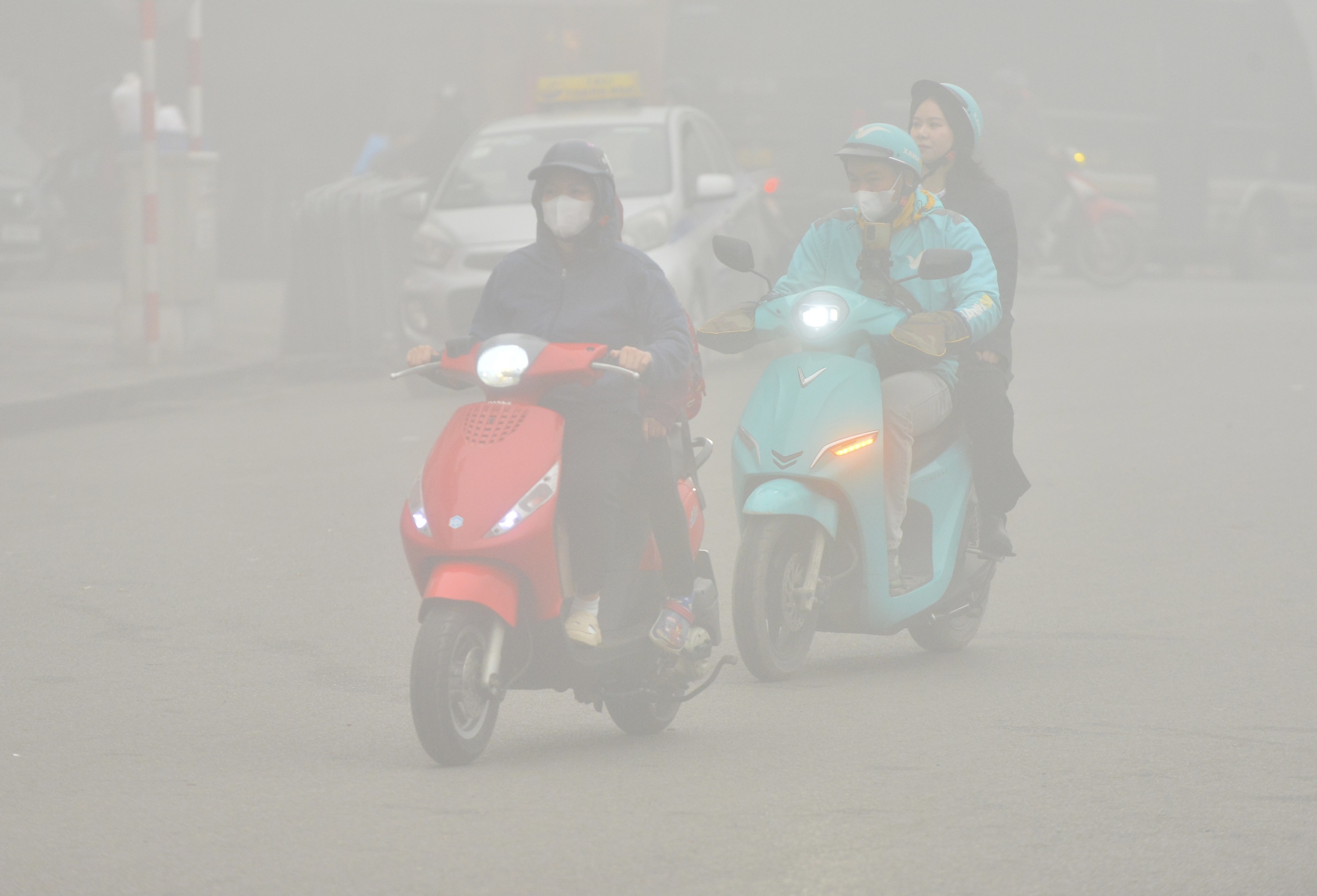 Sáng nay Hà Nội hóa Sa Pa, sương mù giăng khắp lối- Ảnh 5.