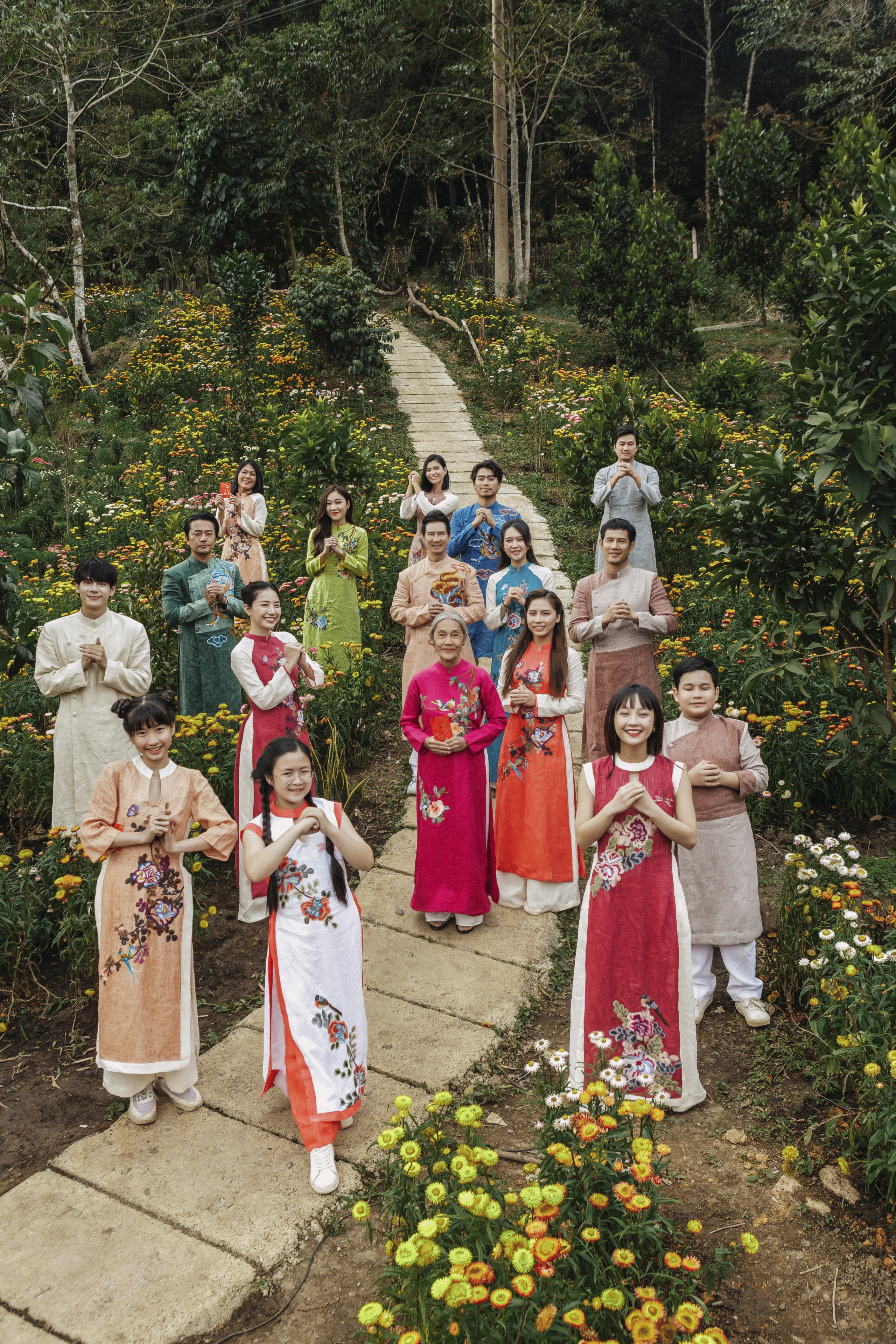 Vợ chồng L&yacute; Hải du xu&acirc;n c&ugrave;ng d&agrave;n diễn vi&ecirc;n 'Lật mặt 7'- Ảnh 2.