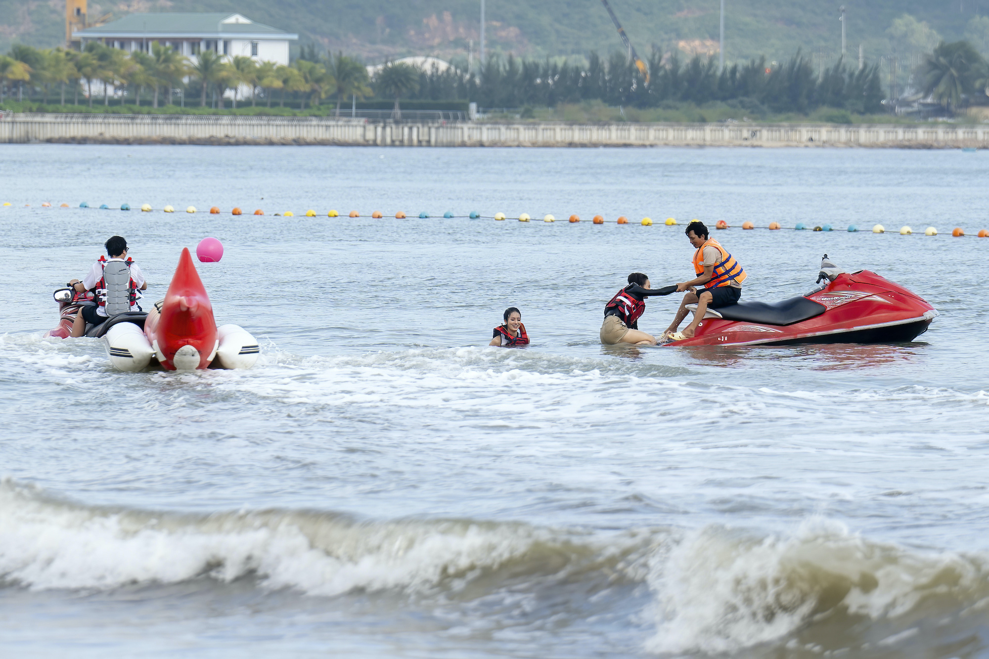 Hoa hậu Bảo Ngọc, Á hậu Khánh Linh 'no nước' trong show truyền hình thực tế- Ảnh 4.