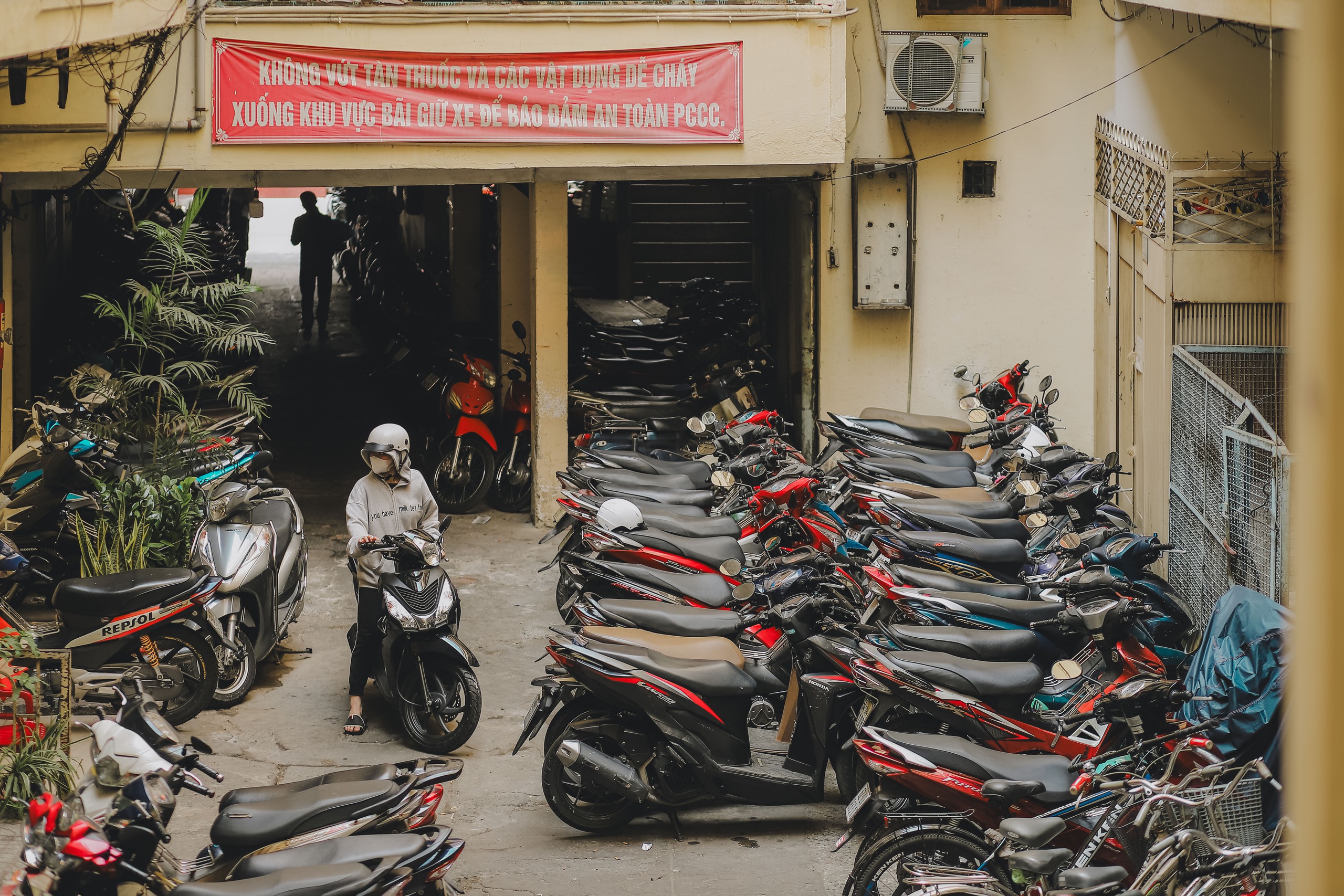 Cư dân chung cư xuất hiện trong phim Mai khen Trấn Thành lễ phép, mong được tặng vé ra rạp- Ảnh 3.