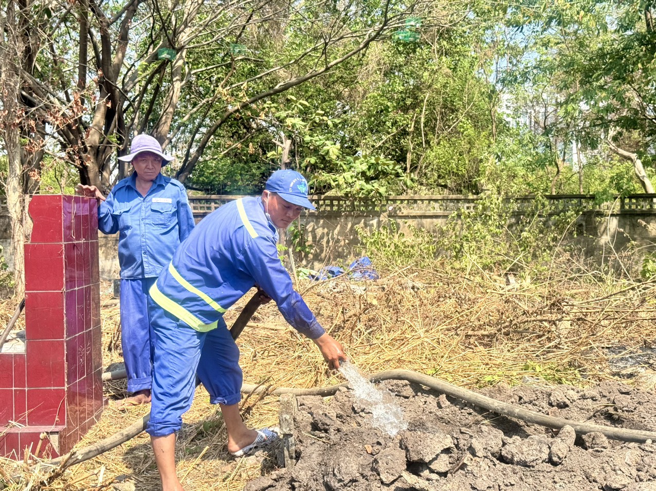 Cảnh bốc mộ tập trung ở nghĩa trang lớn nhất TP.HCM: Người sống ngay Bình Hưng Hòa nói gì?- Ảnh 4.