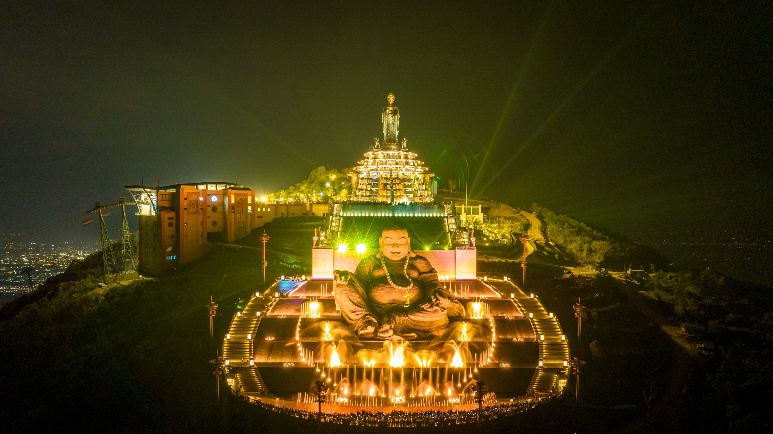 Hàng trăm ngàn đèn đăng thắp sáng đại lễ dâng đăng rằm tháng giêng tại núi Bà Đen- Ảnh 5.