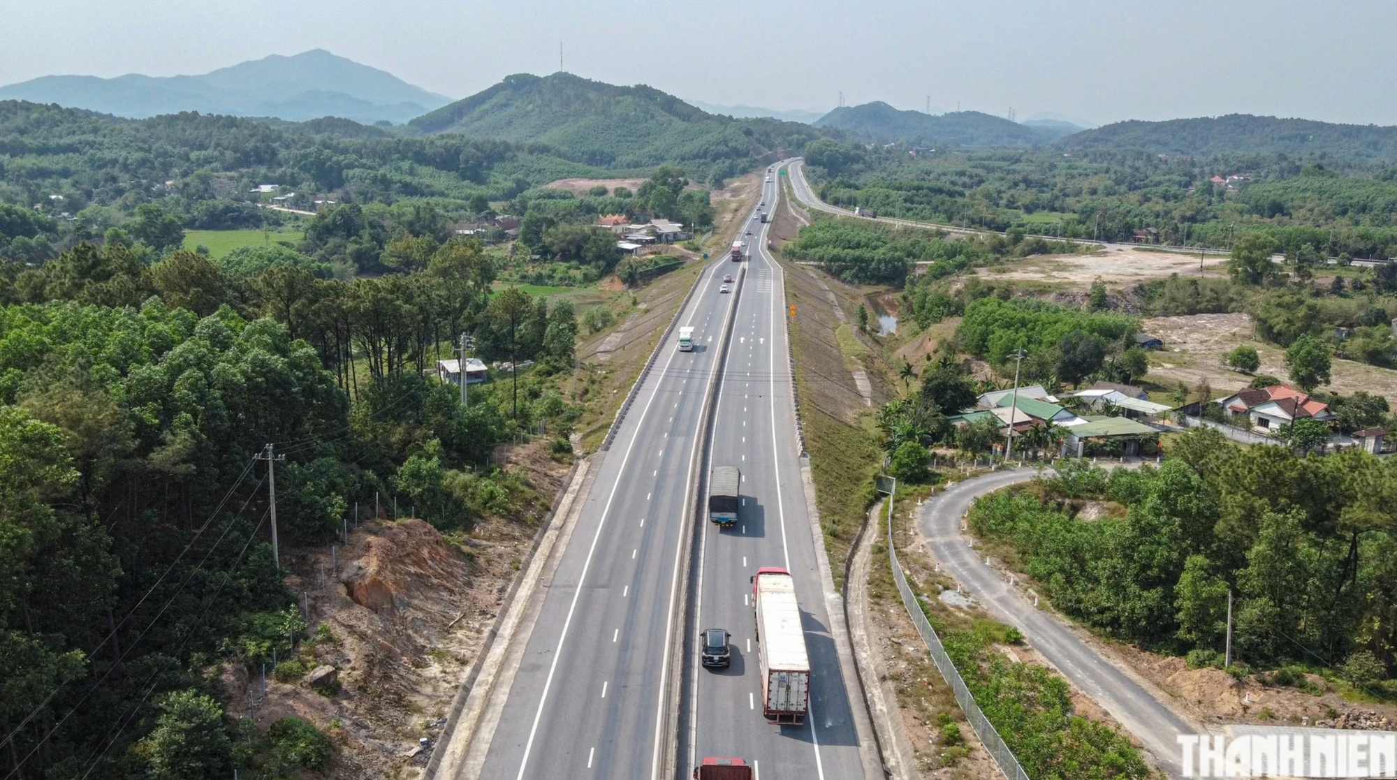 Kinh nghiệm giúp lái xe an toàn trên cao tốc Cam Lộ - La Sơn- Ảnh 1.