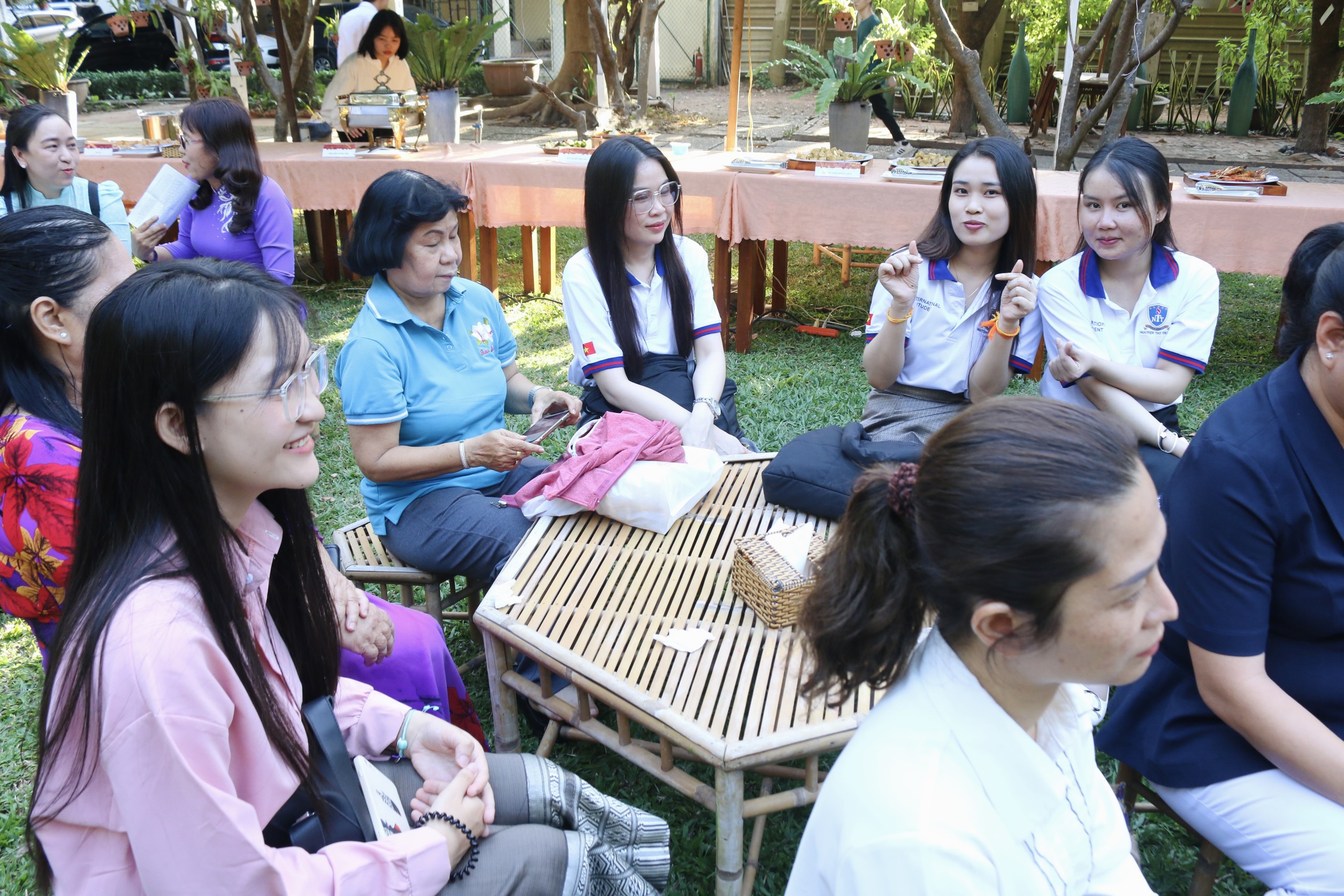 Sinh viên Lào ở nhà gia đình Việt: Khoái món ăn mẹ nuôi nấu và ẩm thực Việt Nam- Ảnh 2.