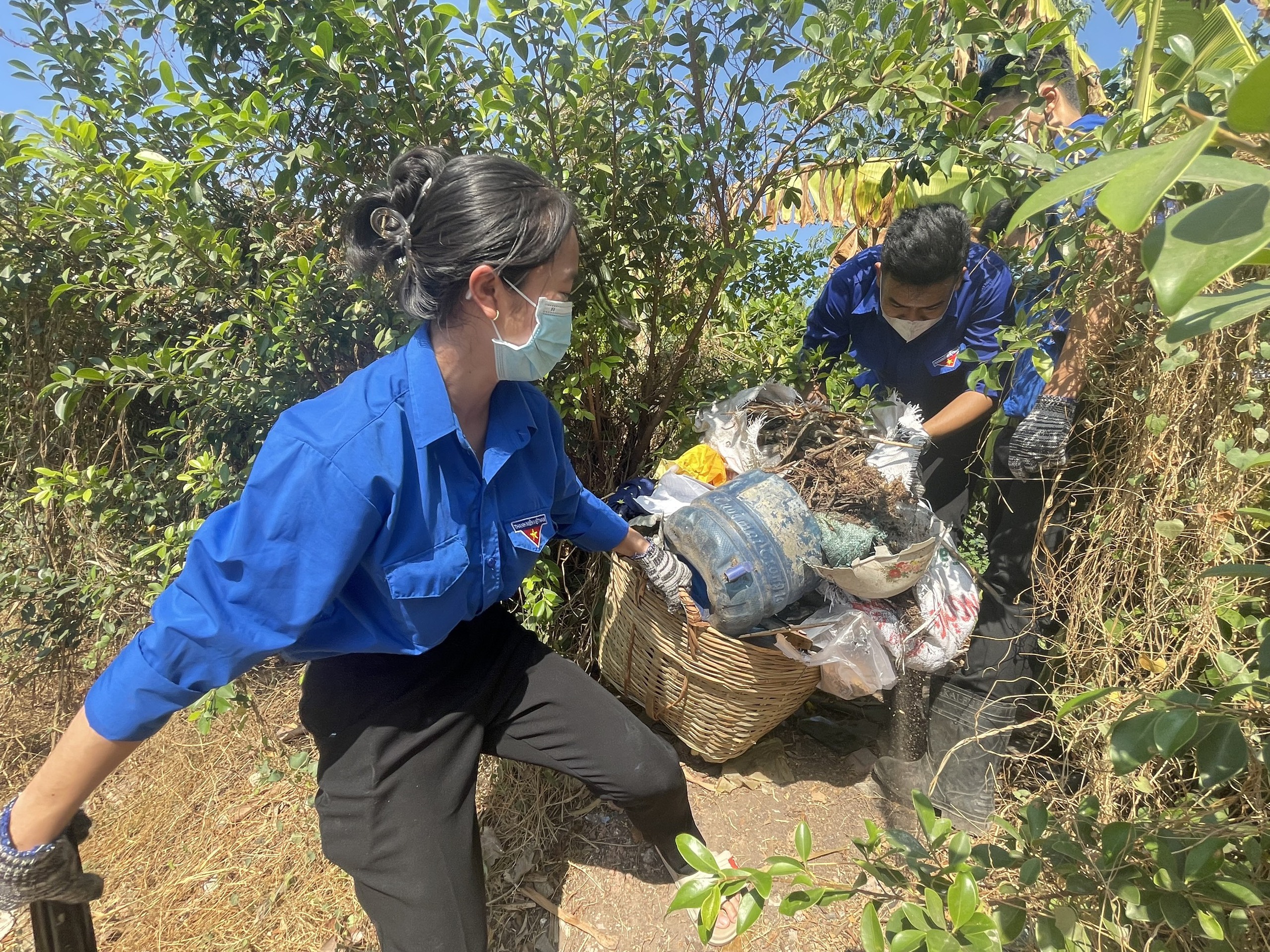 Tháng Thanh niên 2024: Choáng ngợp với ‘núi’ rác ngập ngụa được bạn trẻ dọn sạch sẽ- Ảnh 8.