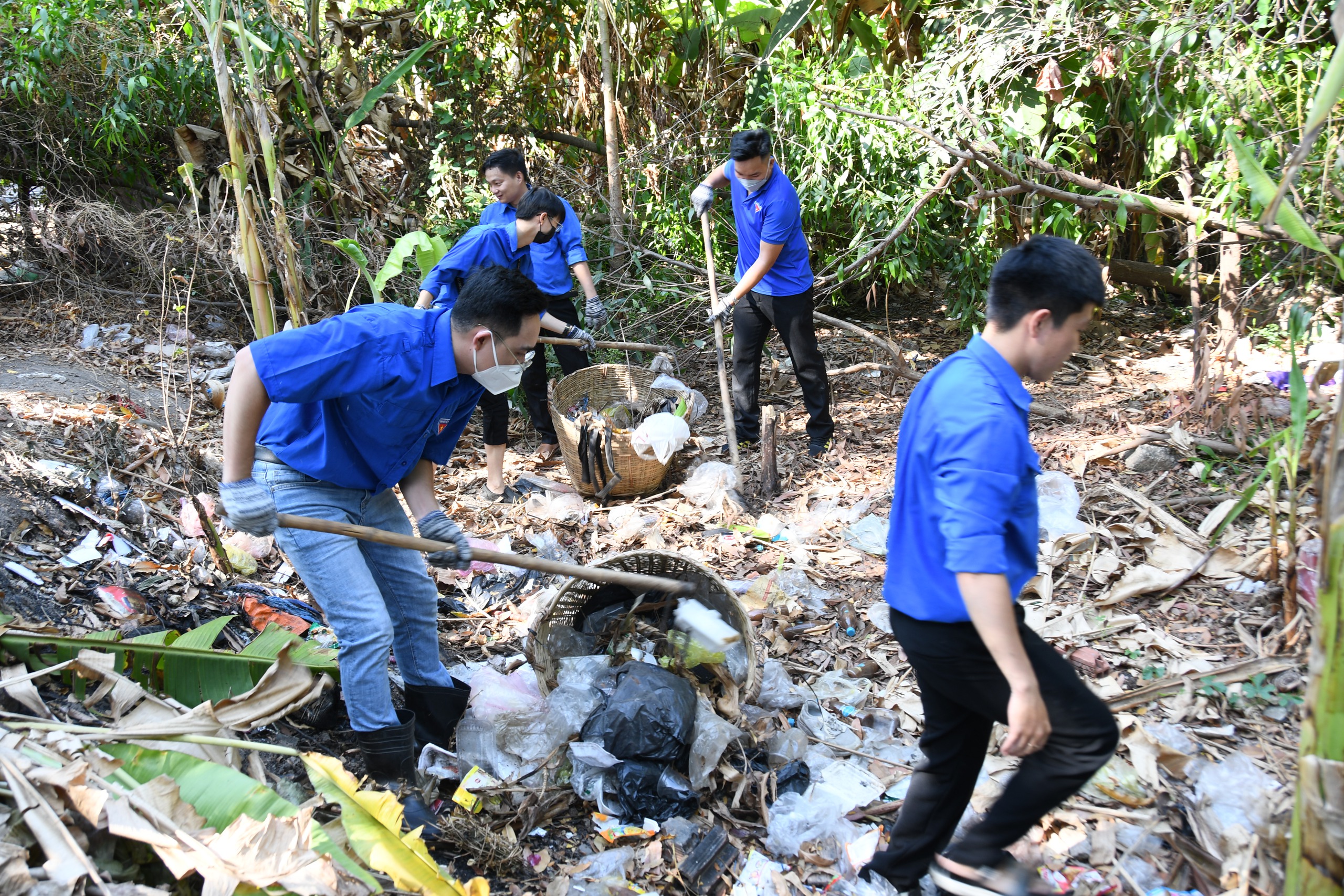 Tháng Thanh niên 2024: Choáng ngợp với ‘núi’ rác ngập ngụa được bạn trẻ dọn sạch sẽ- Ảnh 7.