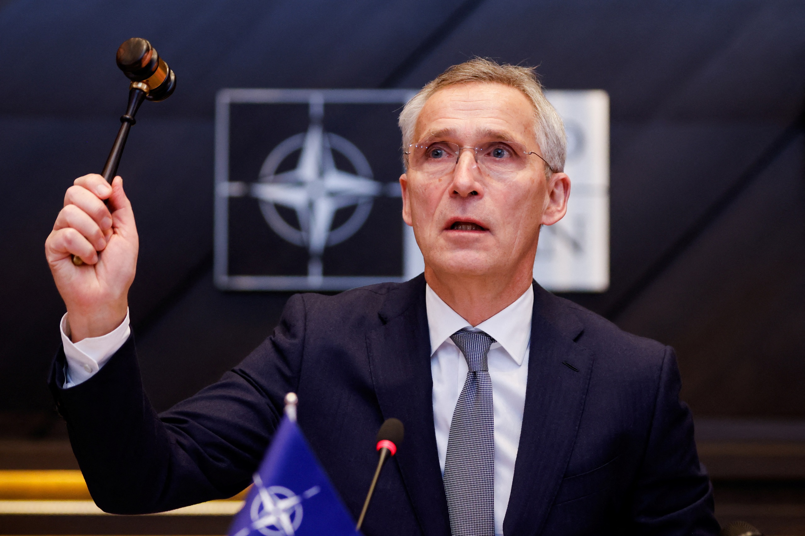 Lãnh đạo NATO nói Ukraine có quyền dùng vũ khí phương Tây tấn công đất Nga- Ảnh 1.