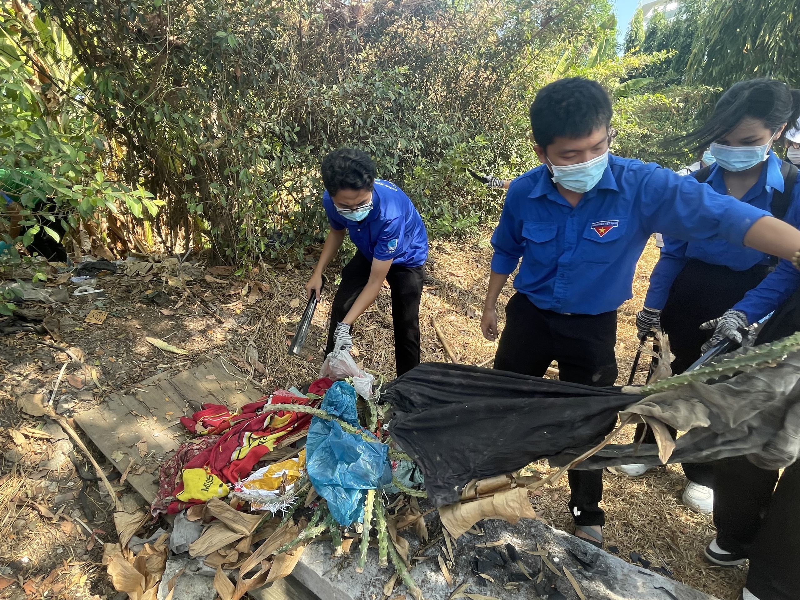 Tháng Thanh niên 2024: Choáng ngợp với ‘núi’ rác ngập ngụa được bạn trẻ dọn sạch sẽ- Ảnh 9.