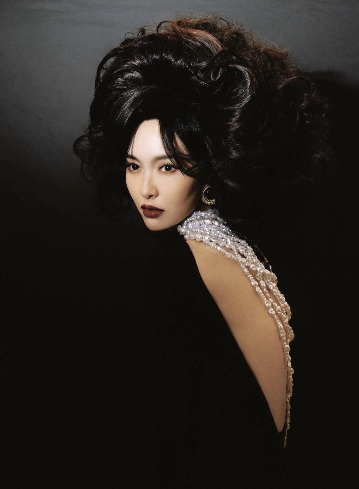 Gái Xinh Hở Bạo - Trào Lưu Truyền Cảm Hứng Hay Nguy Hiểm Cho Xã Hội Hiện Đại?