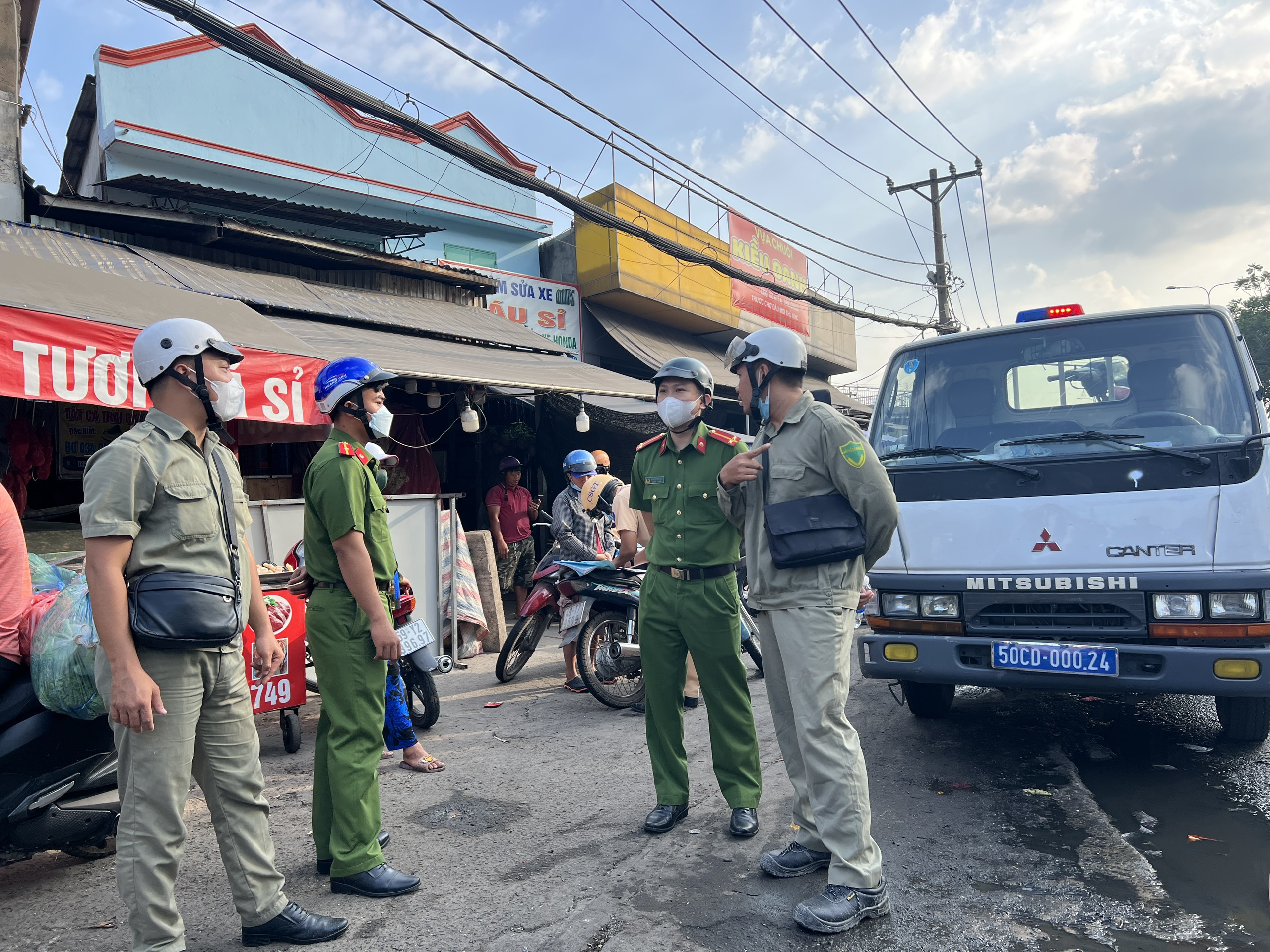 Chạy ngược chiều, còn cự cãi yêu cầu CSGT cung cấp chứng cứ vi phạm- Ảnh 4.