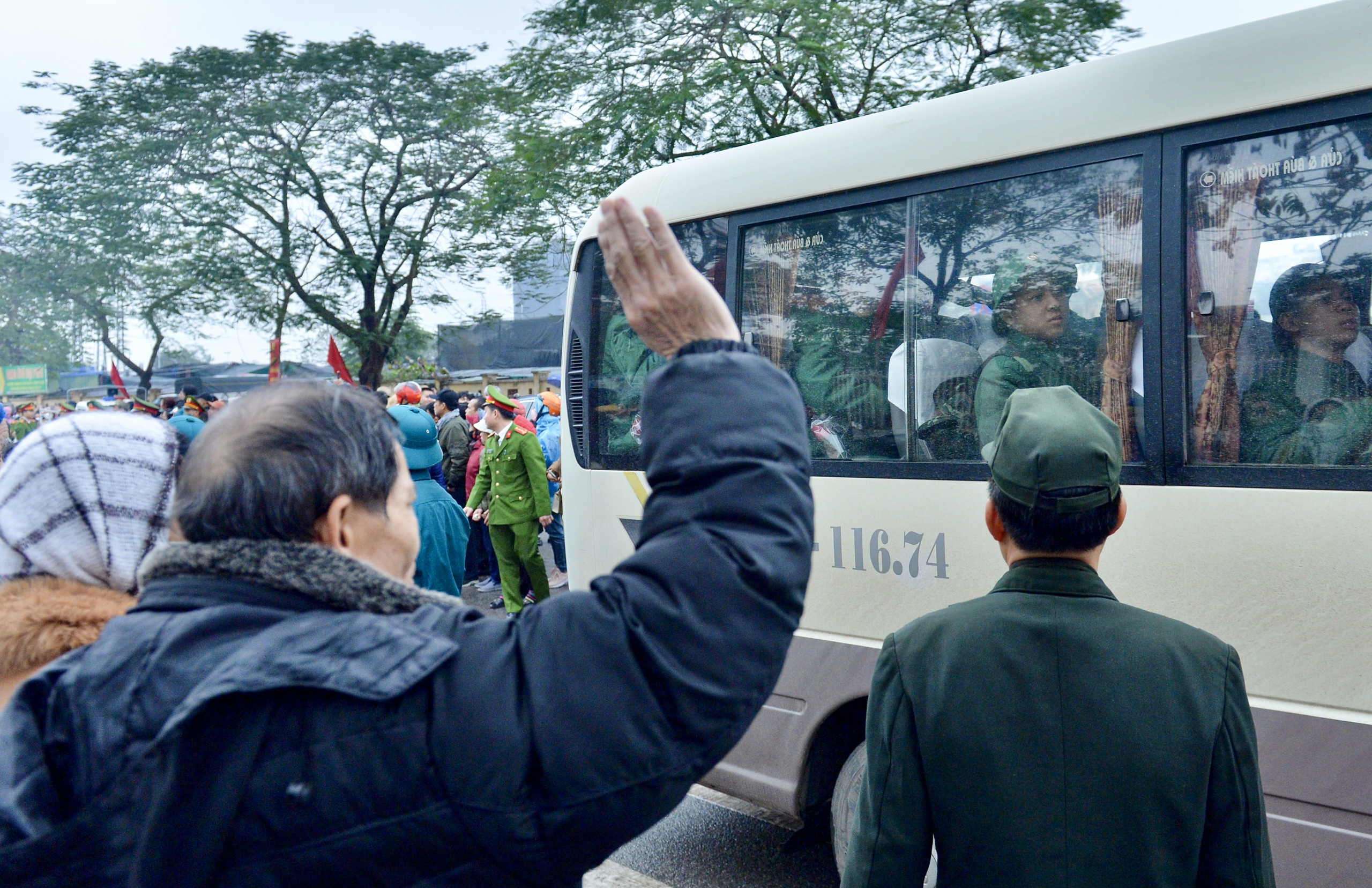 'Đợi anh 2 năm, khi về anh sẽ cưới em'- Ảnh 14.