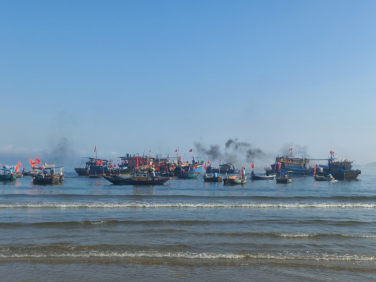 Ngư dân Đà Nẵng tranh tài tại lễ hội cầu ngư truyền thống- Ảnh 1.