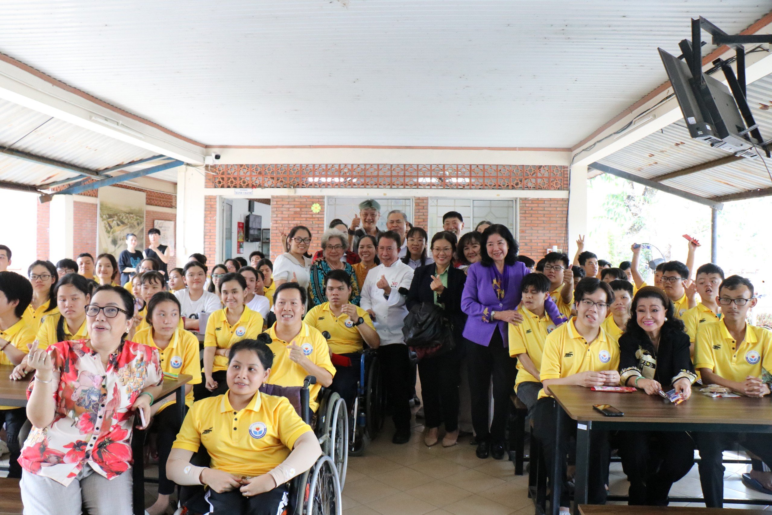 Vua bếp Yan Can Cook vận động từ thiện cho người khuyết tật, trẻ mồ côi TP.HCM- Ảnh 3.