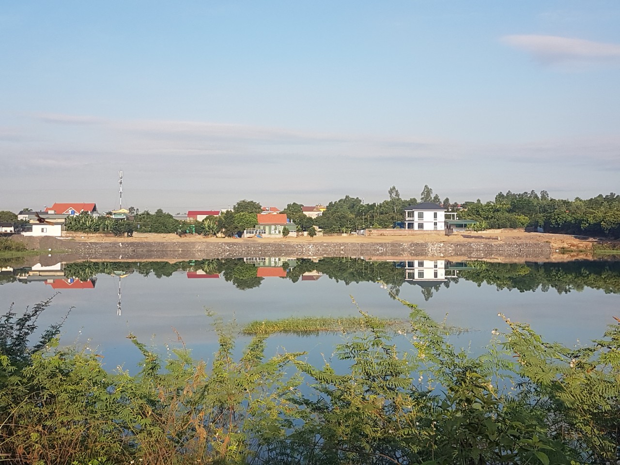 Quảng Ninh: Làm rõ dấu hiệu vi phạm trong việc đổ đất vào lòng hồ thủy lợi- Ảnh 2.