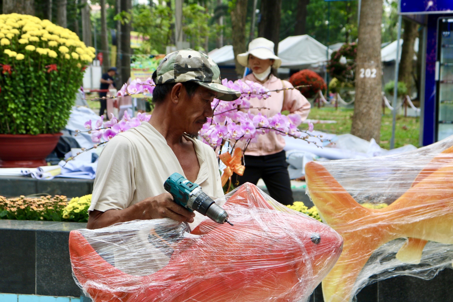 Hội hoa xuân TP.HCM rực rỡ trước ngày khai mạc, sẵn sàng đón người dân tham quan- Ảnh 8.