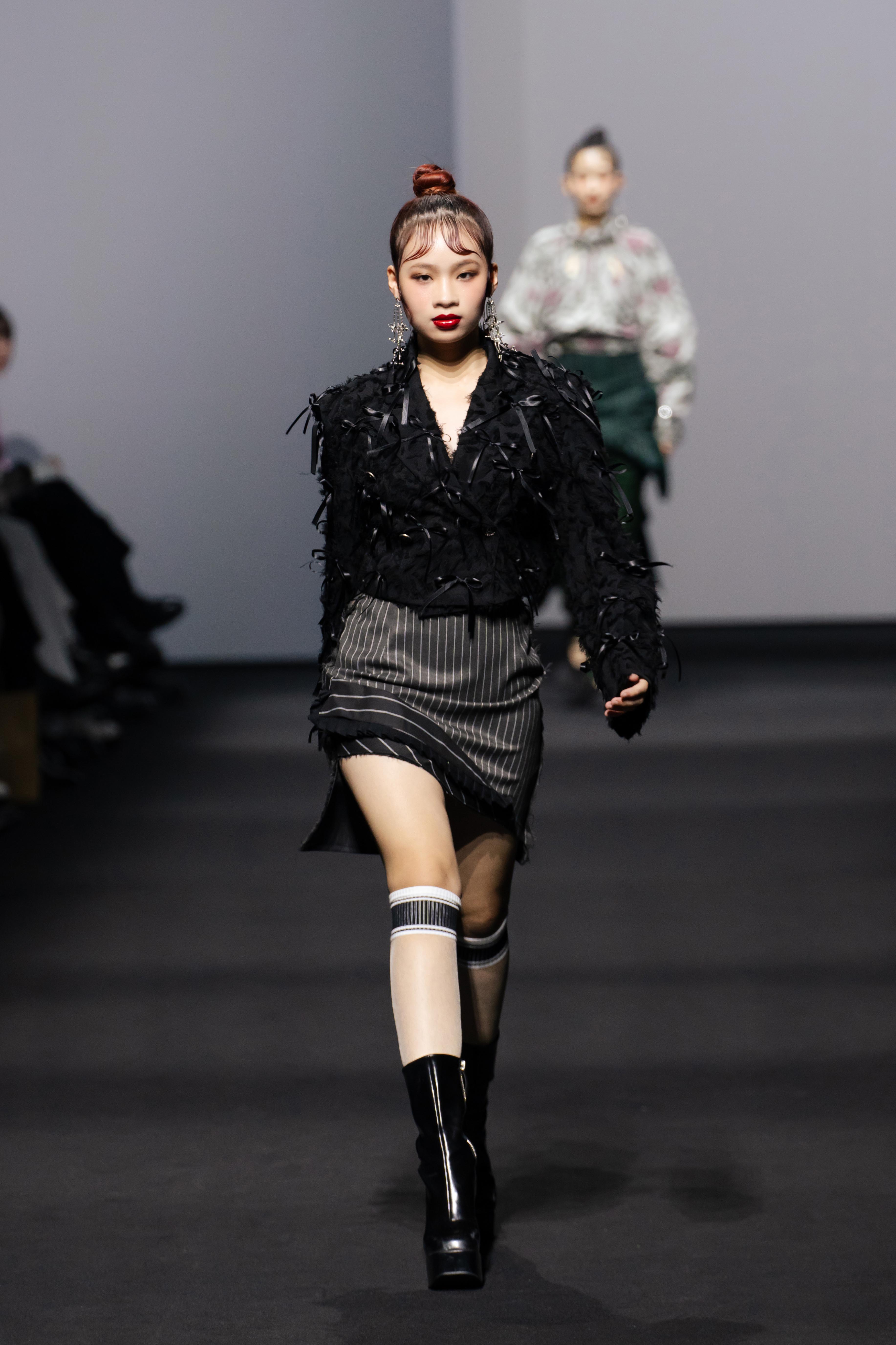 Almira Bảo Hà, Kelly Ngọc Anh khoe thần thái trên sàn diễn Seoul Fashion Week- Ảnh 2.