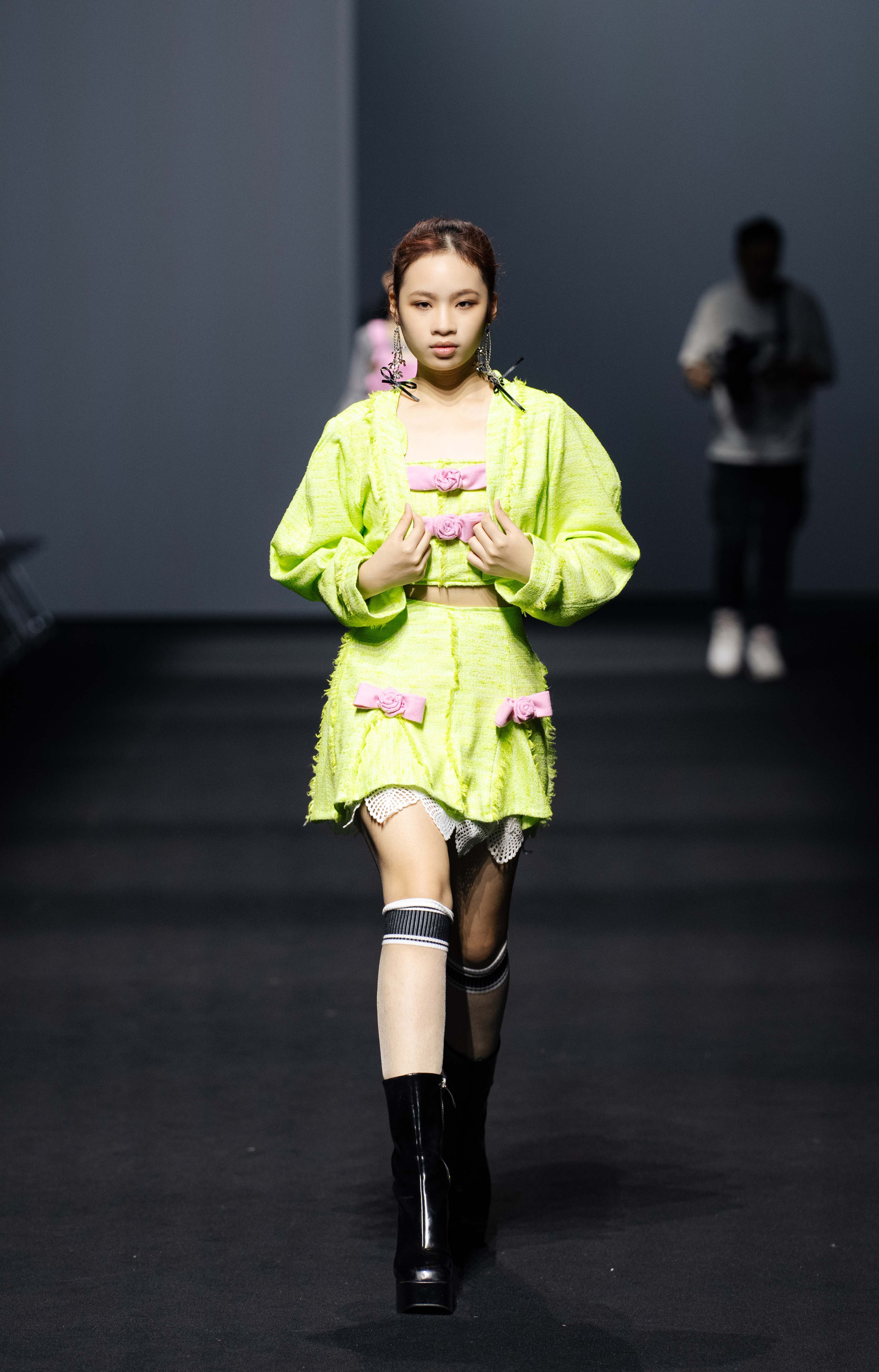 Almira Bảo Hà, Kelly Ngọc Anh khoe thần thái trên sàn diễn Seoul Fashion Week- Ảnh 3.