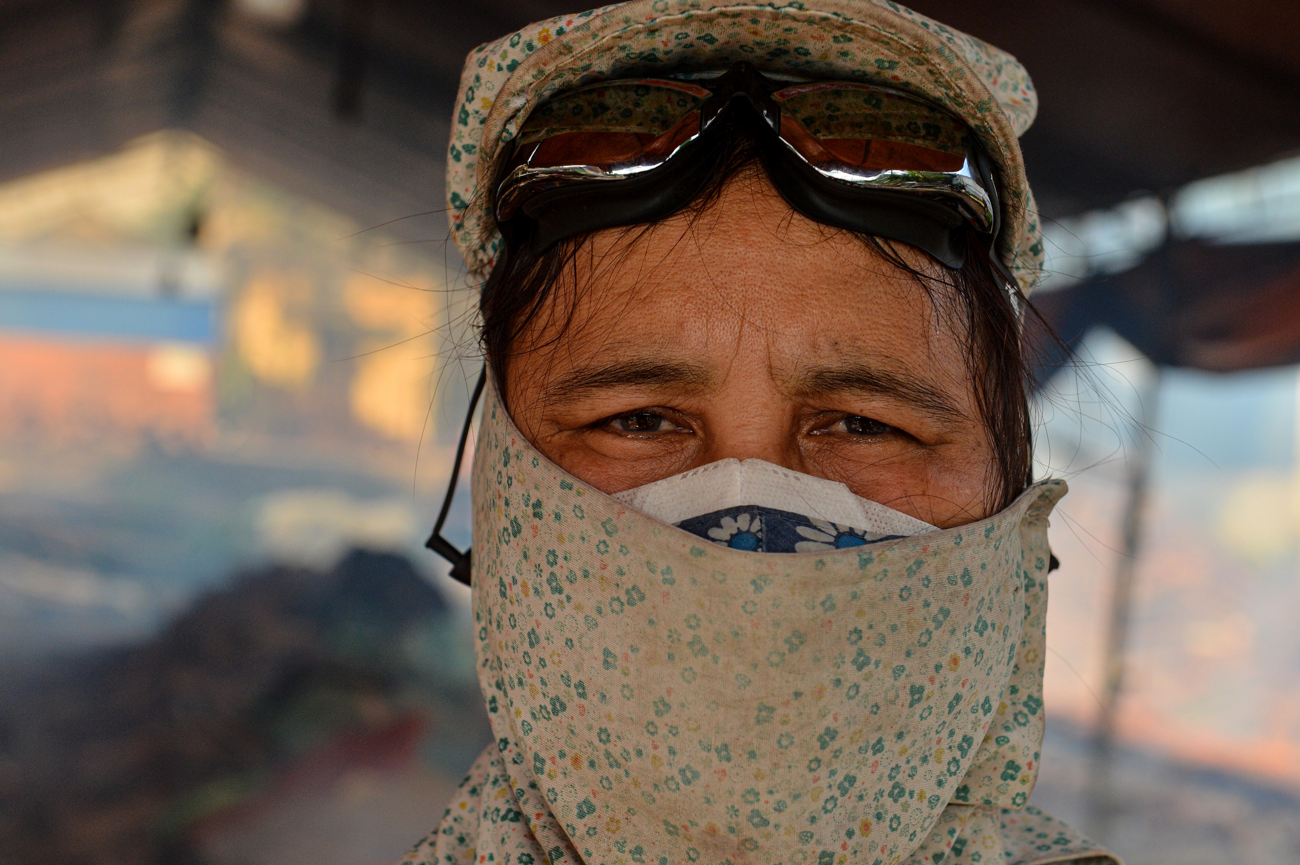 Người dân làng Vũ Đại đeo mặt nạ, thức xuyên đêm canh nồi cá kho bạc triệu- Ảnh 14.