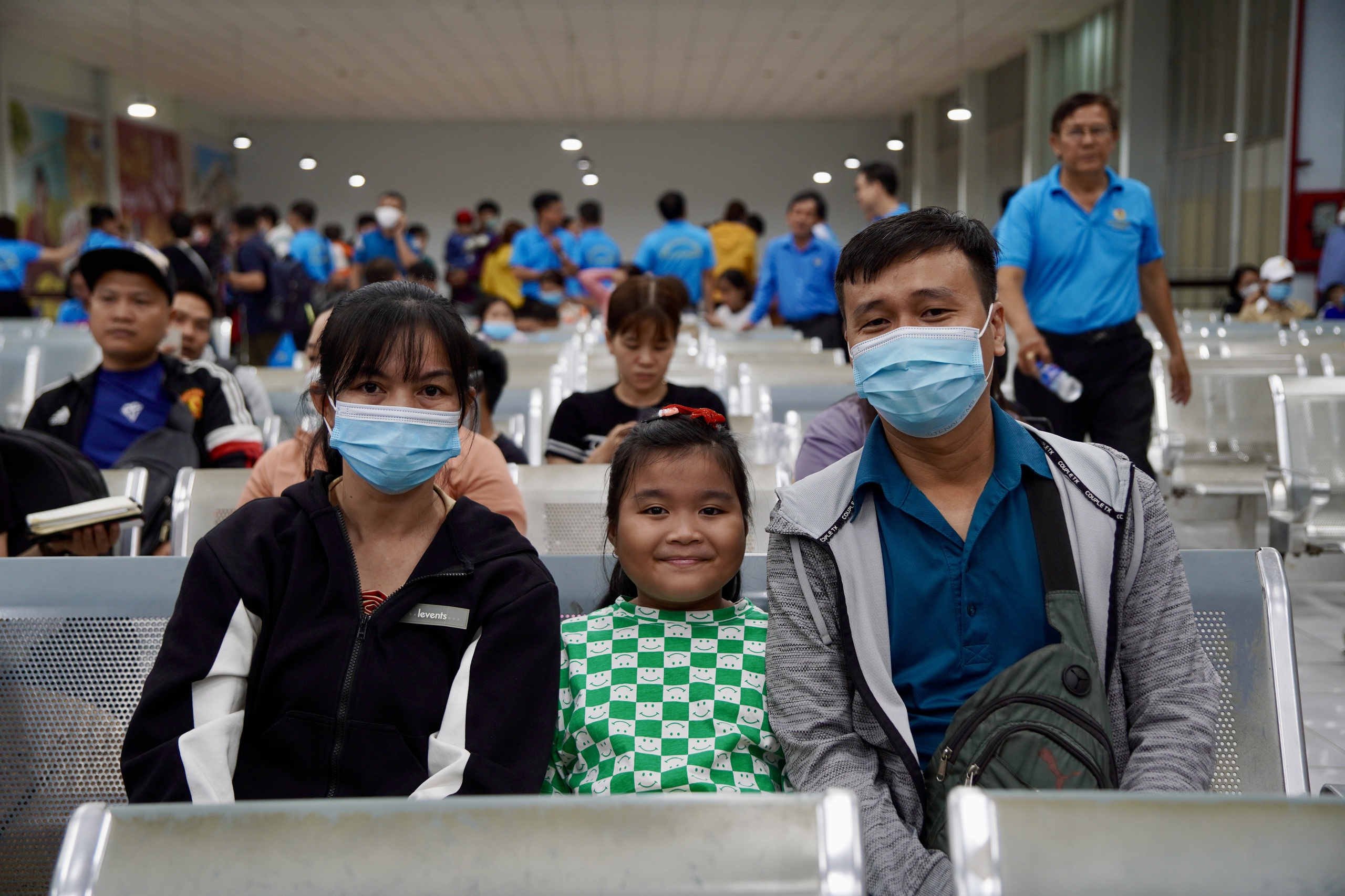 'Chuyến tàu mùa xuân' đưa 2.000 công nhân lao động về quê miễn phí- Ảnh 7.