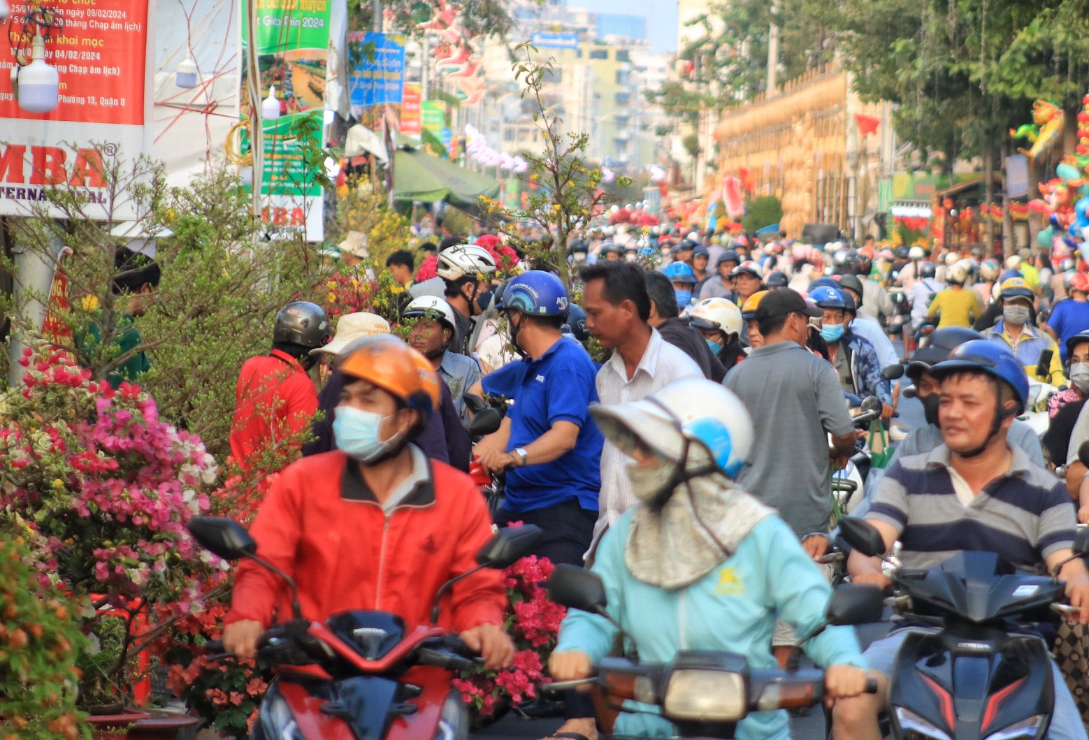 Người bán hoa tết ở TP.HCM bật mí mình có 'nói thách' không: Mong ai trả giá sao đều vui- Ảnh 2.