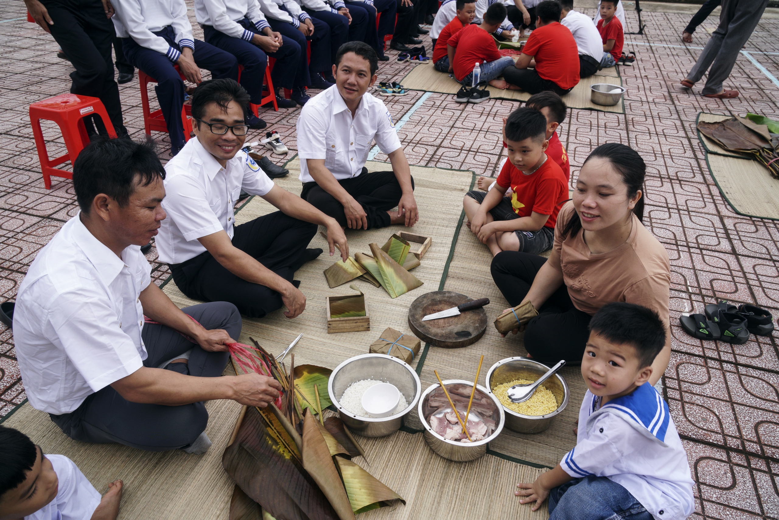 Xem lính đảo Trường Sa thi gói bánh chưng đón tết- Ảnh 3.