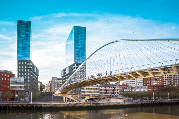 Kinh nghiệm du lịch Bilbao: Thành phố ấm áp của Tây Ban Nha - Ảnh 4.