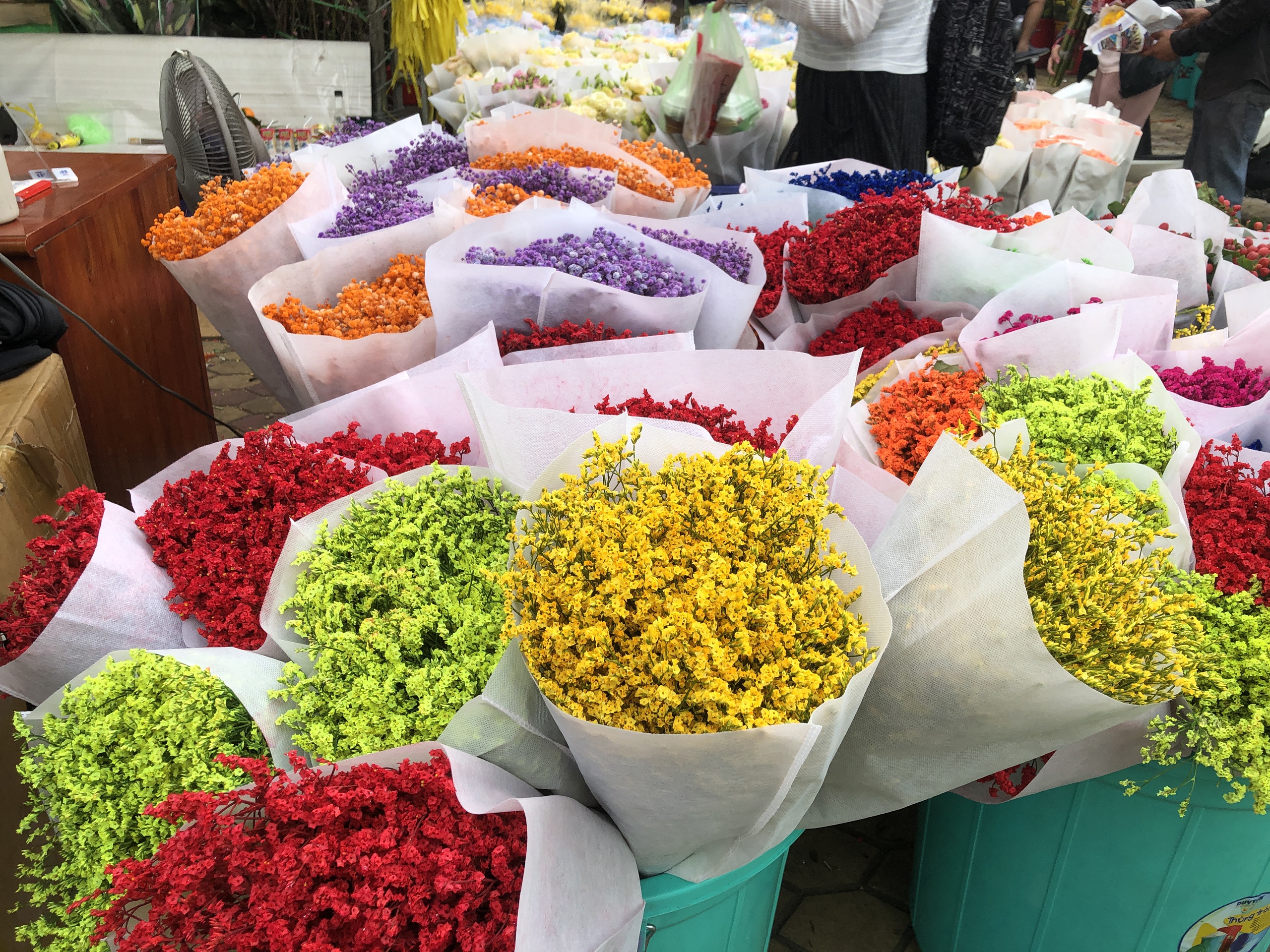 Ngày 28 tết, bất ngờ ở chợ hoa lớn nhất TP.HCM- Ảnh 2.