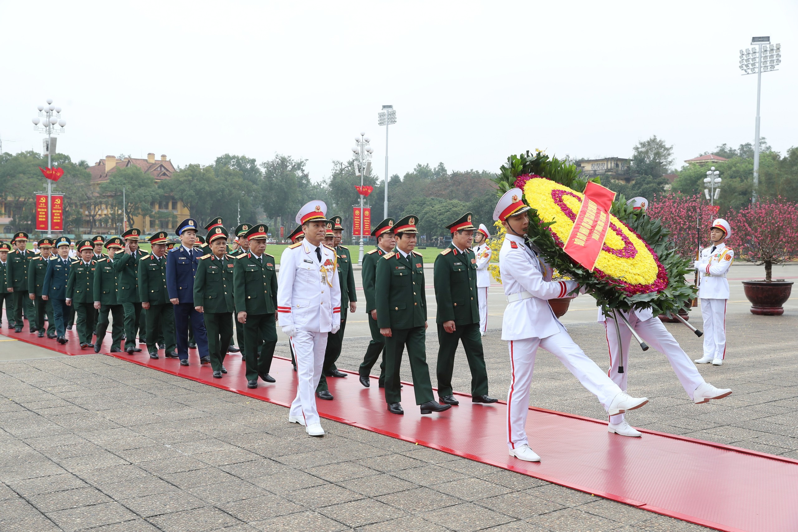 Lãnh đạo Đảng, Nhà nước viếng Chủ tịch Hồ Chí Minh nhân dịp tết Giáp Thìn 2024- Ảnh 5.