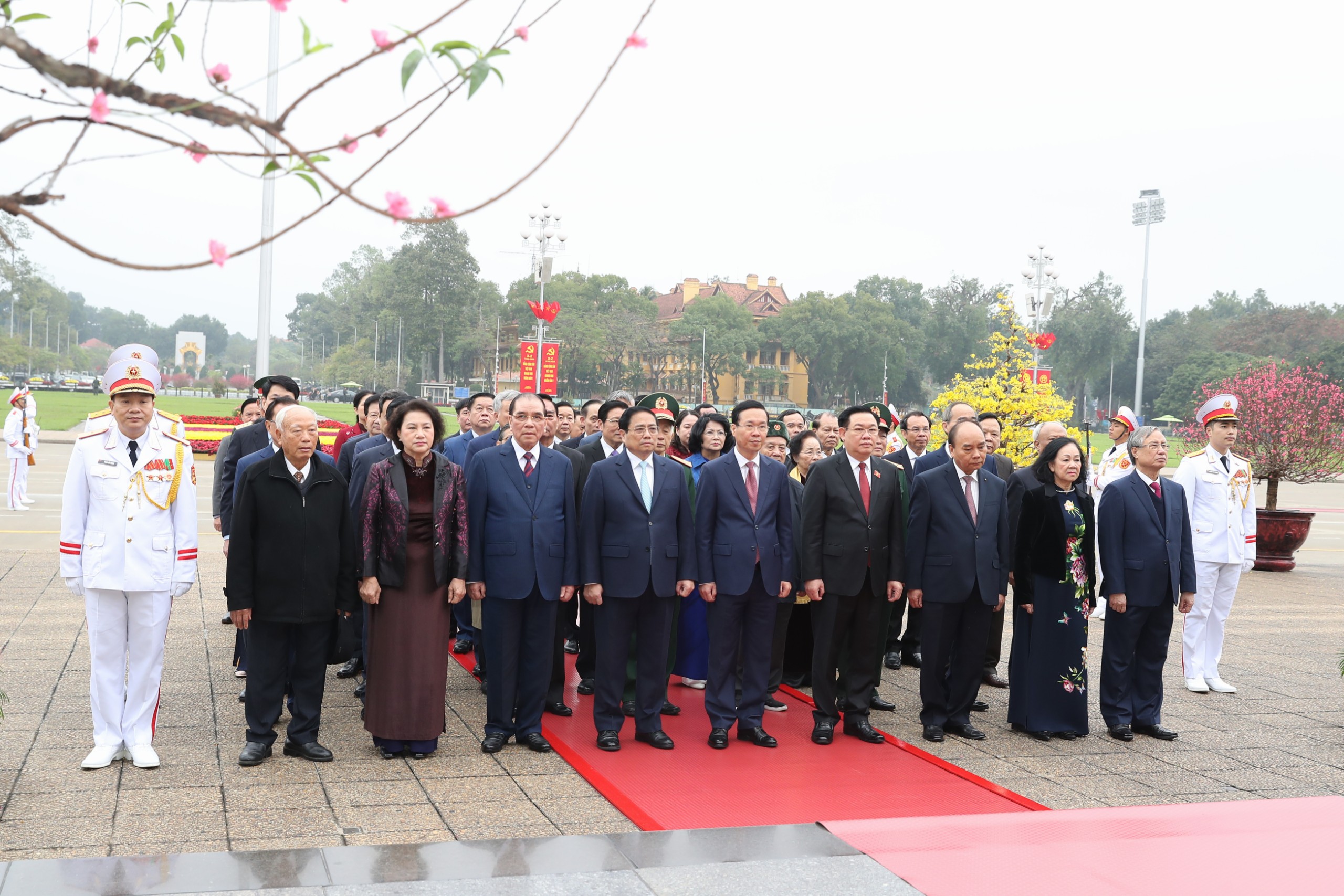 Lãnh đạo Đảng, Nhà nước viếng Chủ tịch Hồ Chí Minh nhân dịp tết Giáp Thìn 2024- Ảnh 4.